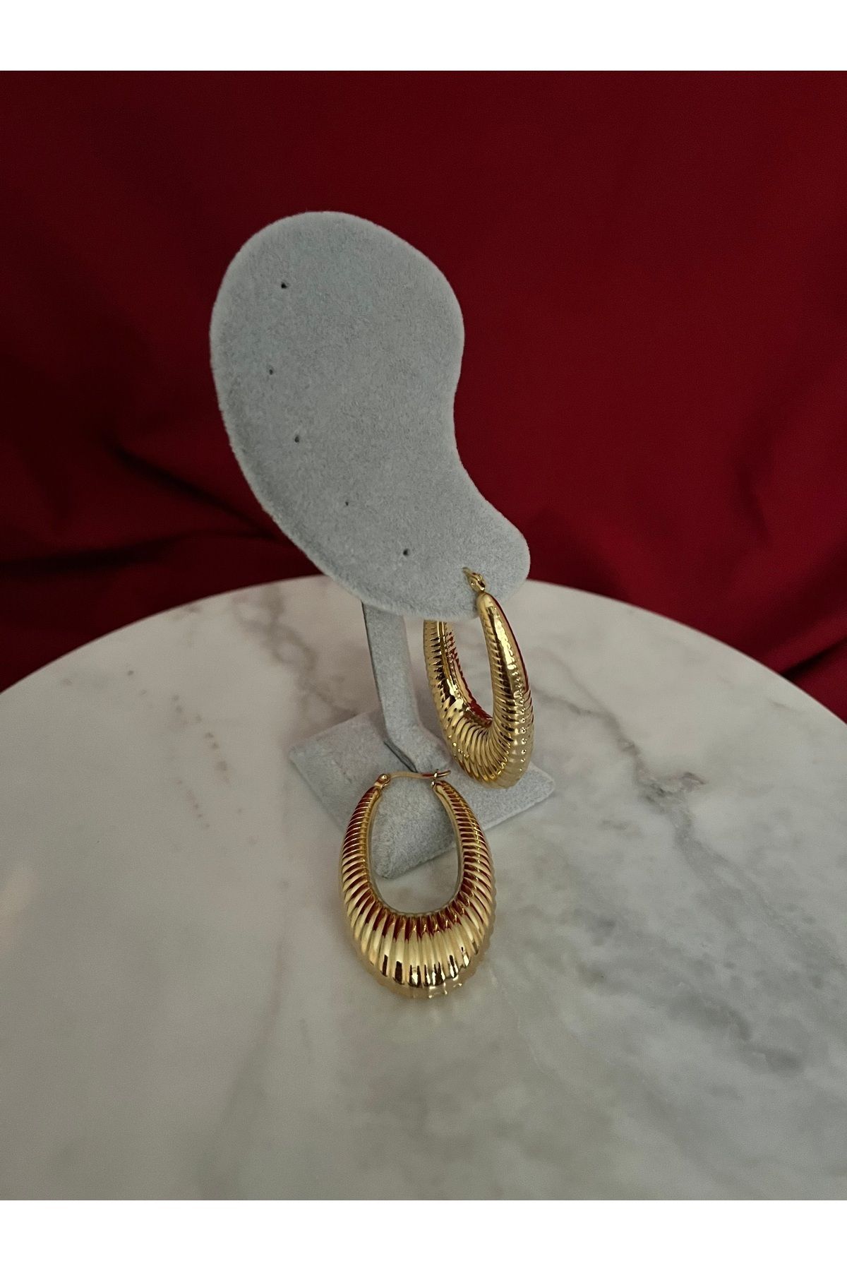 AKSESUARIM Gold Bombeli Oval Halka Küpe – Kararmaz Çelik