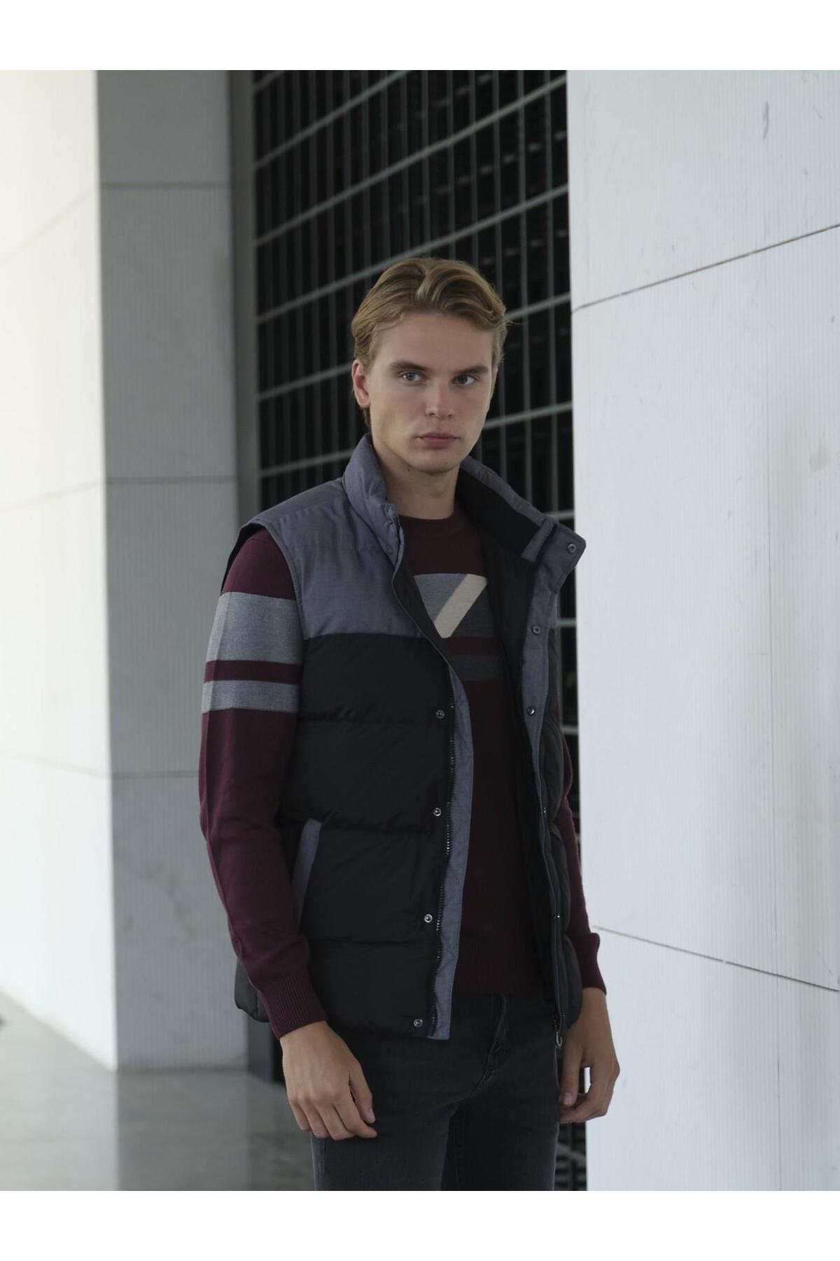 جلیقه مردانه مشکی اسلیم فیت، ضد باد و ضد آب، آستر حرارتی، تنفس پذیر، جین ۴۵۱۴