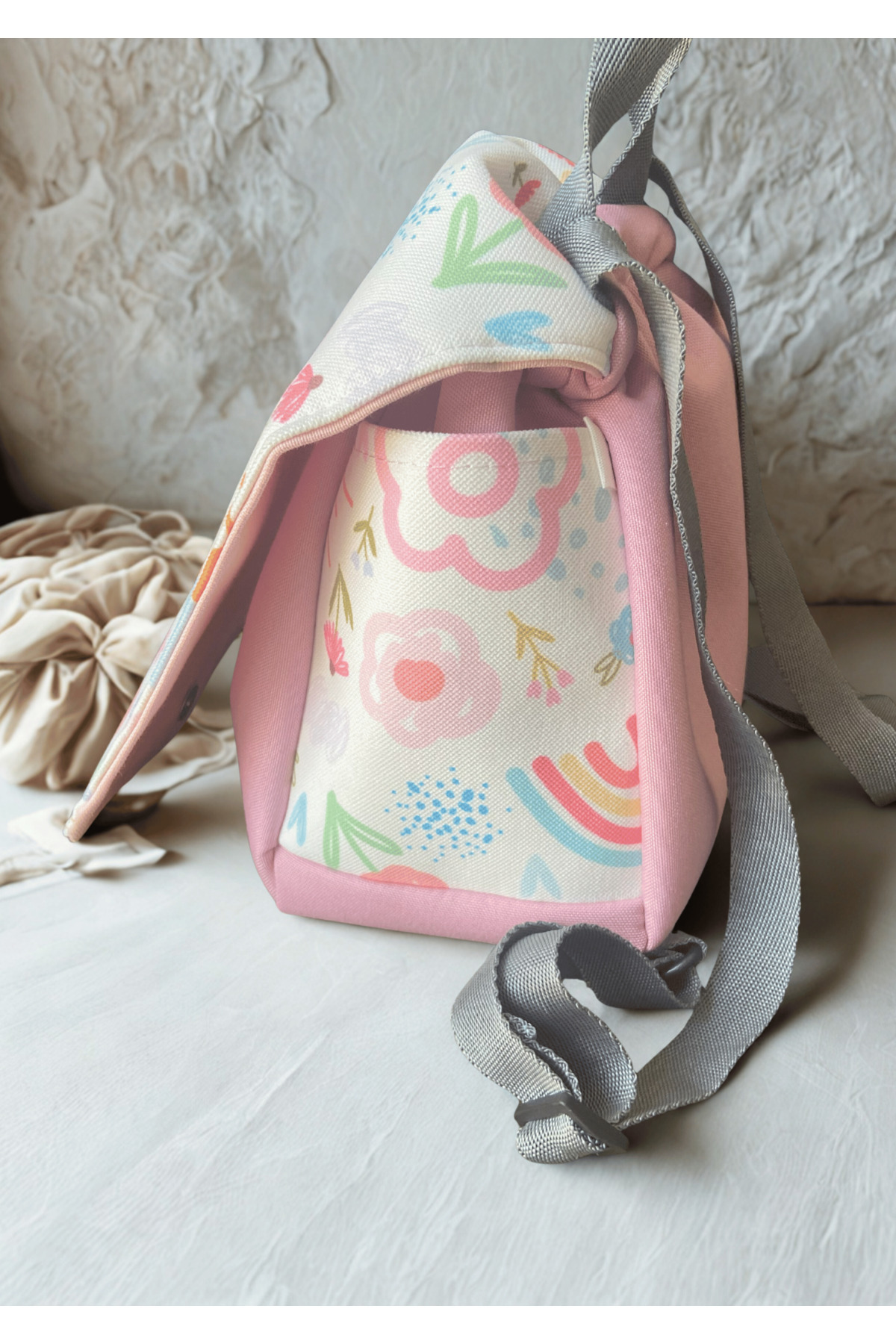 m montefair  0-7 Yaş Lavanta Çiçek Desenli 101 Çocuk Sırt Çantası 25x22x15 - Renkli Ve Fonksiyonel Tasarım - Görsel 5