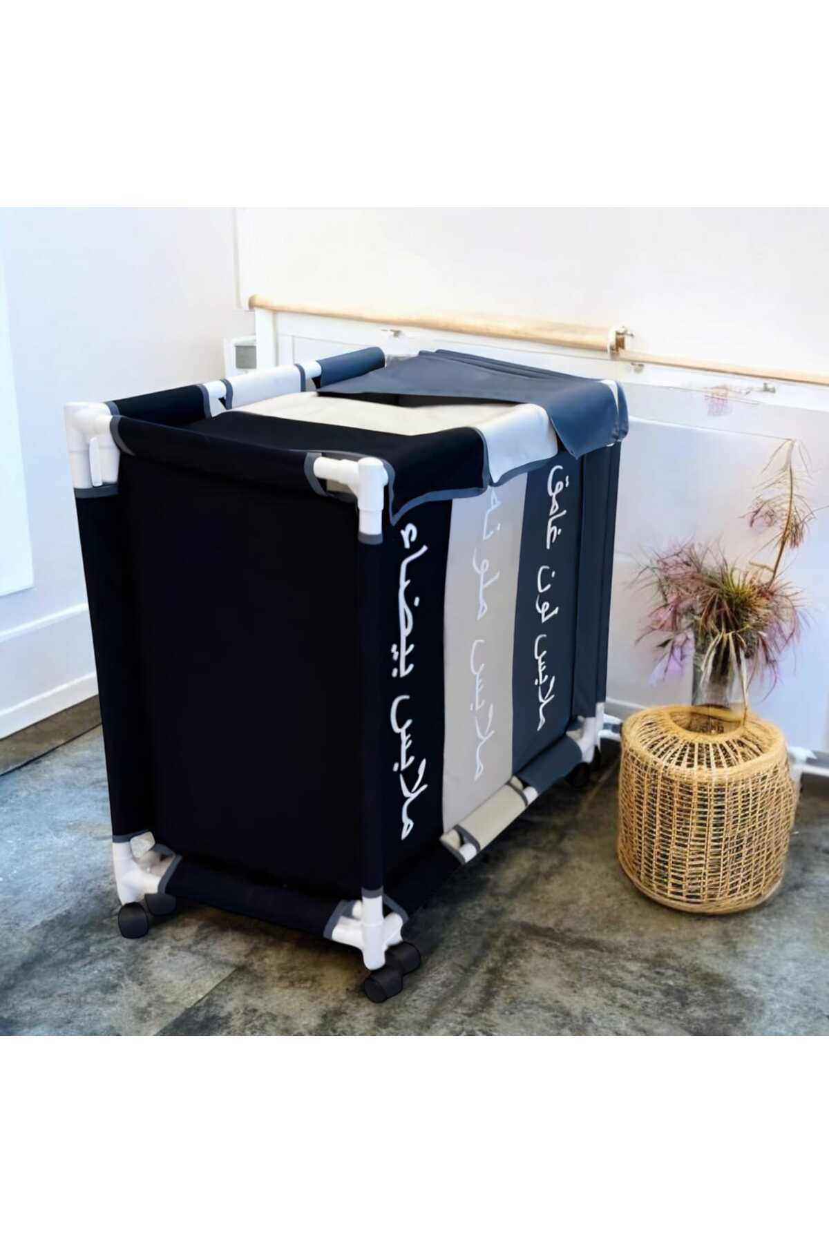 سلة غسيل 3 أقسام 64 X 60 X 35 سم,بعجلات وغطاء علوي، لتنظيم الغسيل بسهولة في البيت