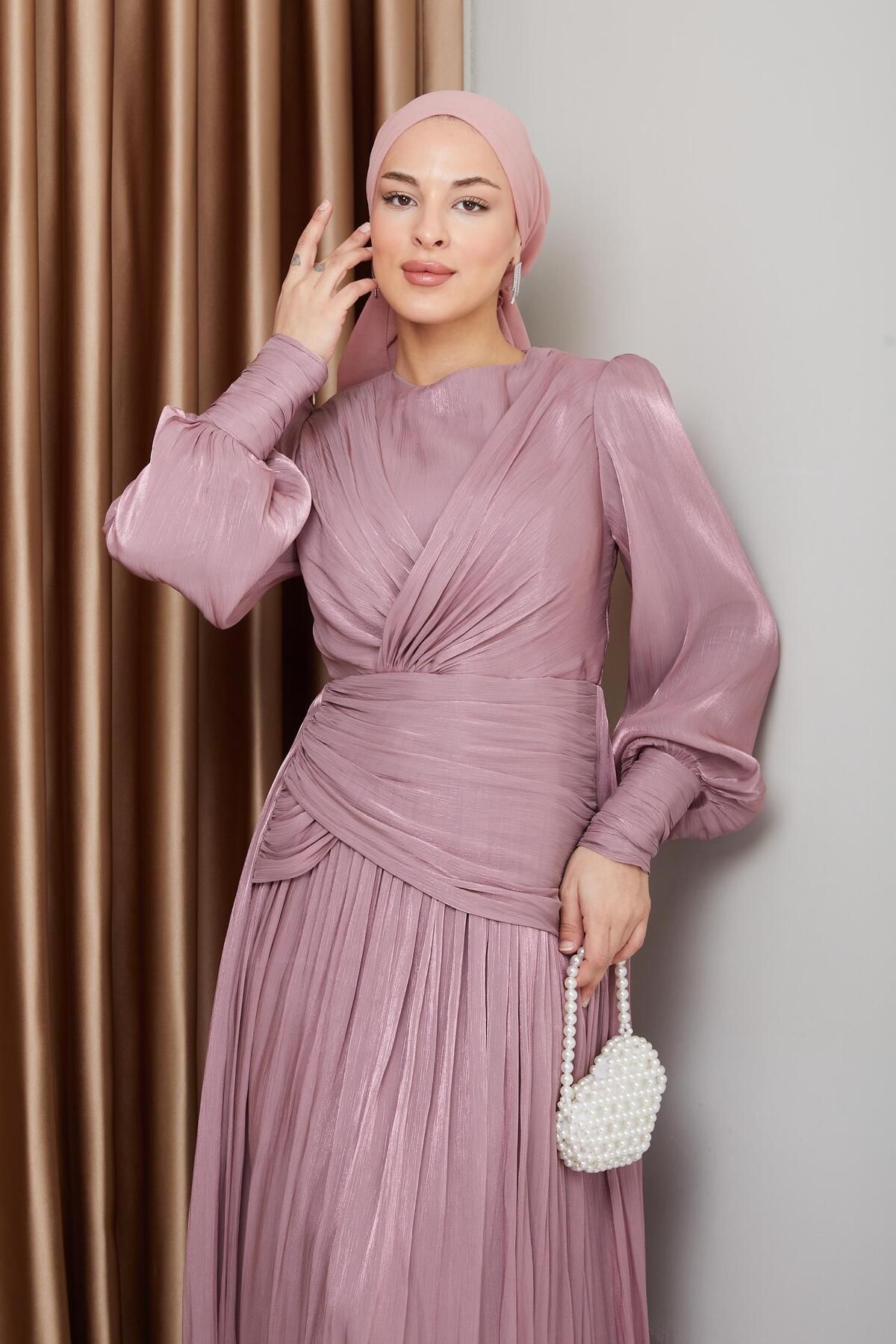 Olcay-Abendkleid aus Chiffon mit Volantfalte und verschüttetem Kristall – Rose 1230 4