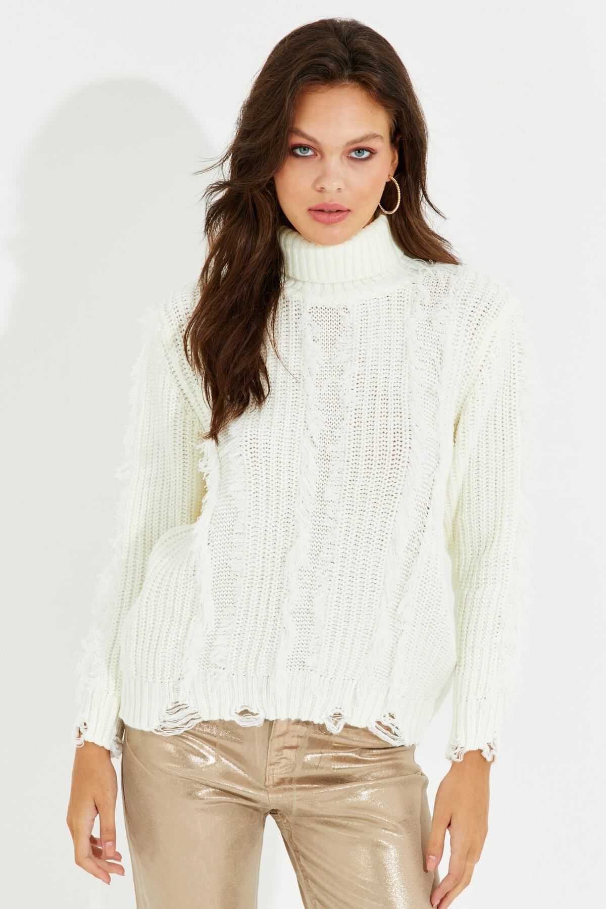 Cool & Sexy-Women's Ecru Turtleneck Tassel Knitwear Sweater KZ2471 2