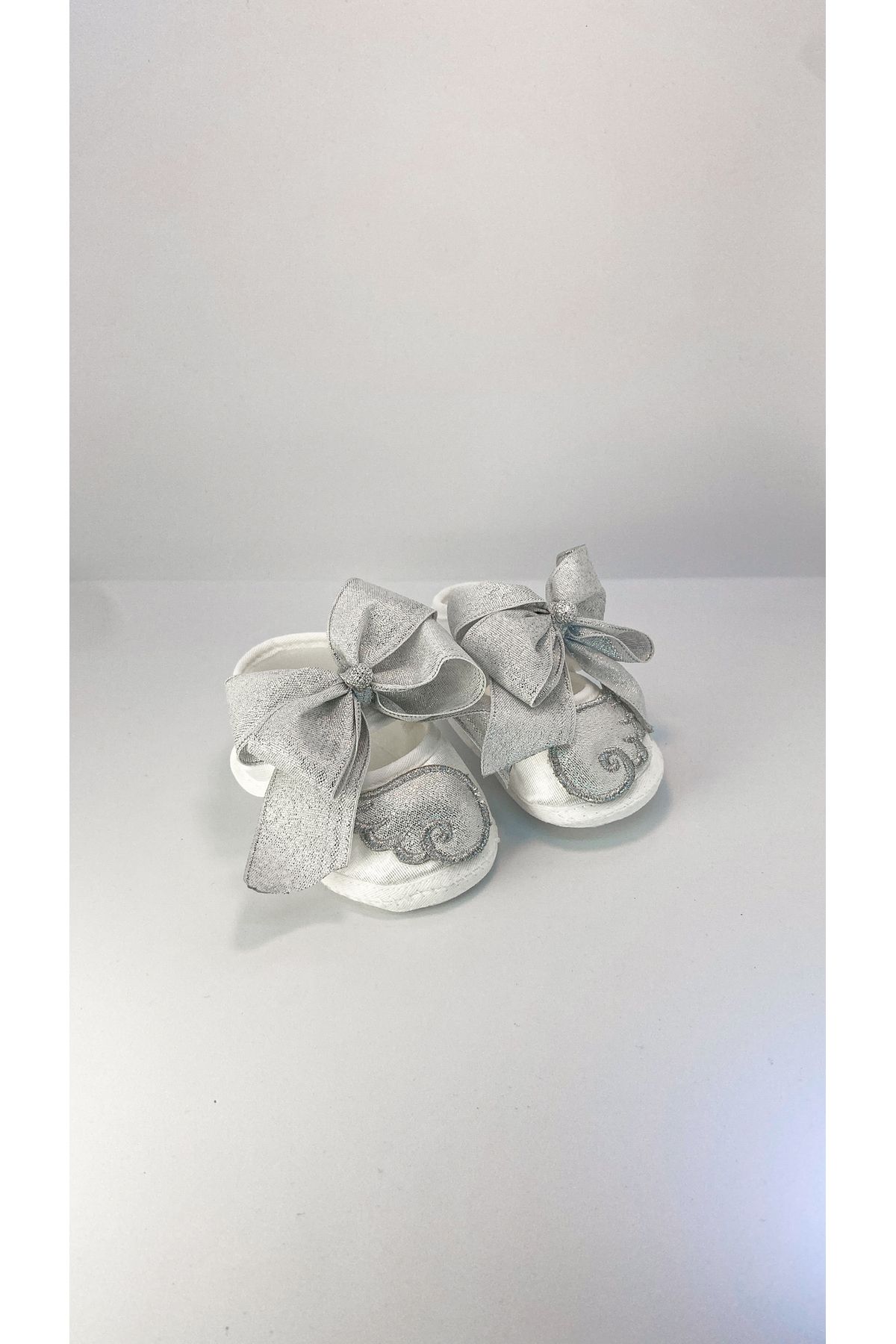 Éloi Gümüş Kanatlı Saten Yenidoğan Bebek Ayakkabısı / Kız Bebek Mevlüt Ayakkabısı / Baby Shower Hediyesi