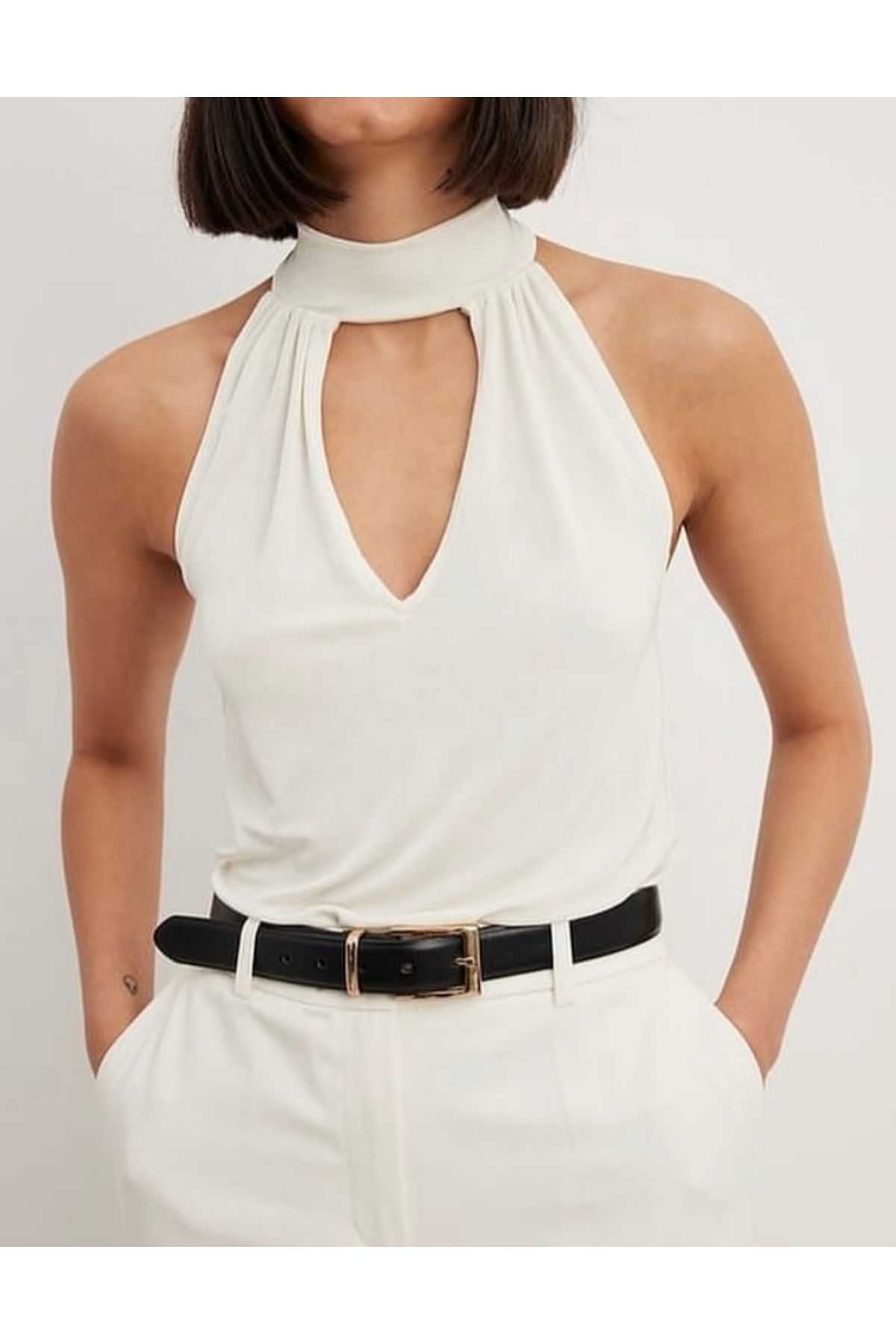 SADE Kadın Beyaz saten kumaş ön ve sırt detaylı body suit