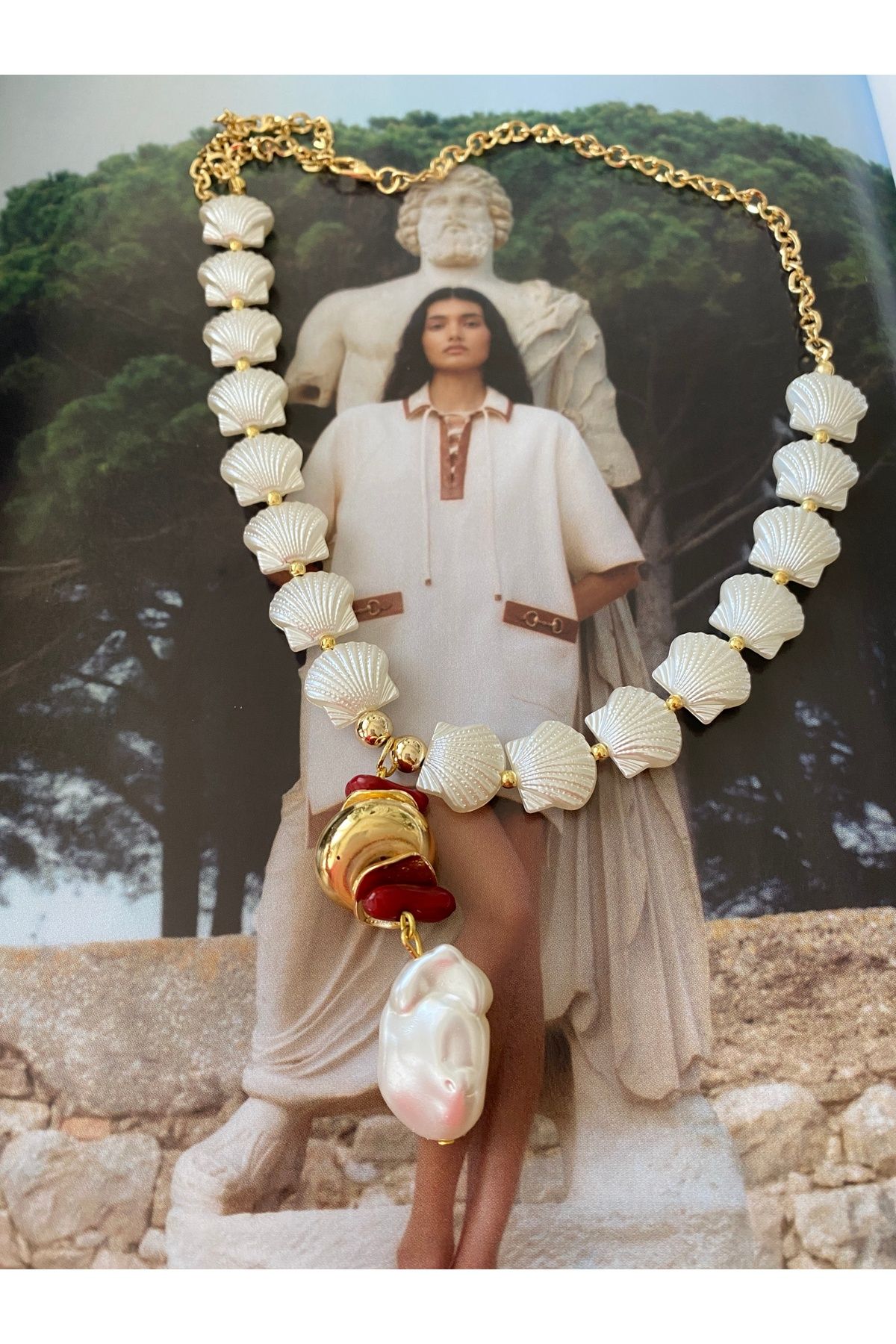 Pinery Jewels Deniz Kabuğu Sallantılı İncili Yazlık Kadın Kolye – Modern ve Şık Tasarım
