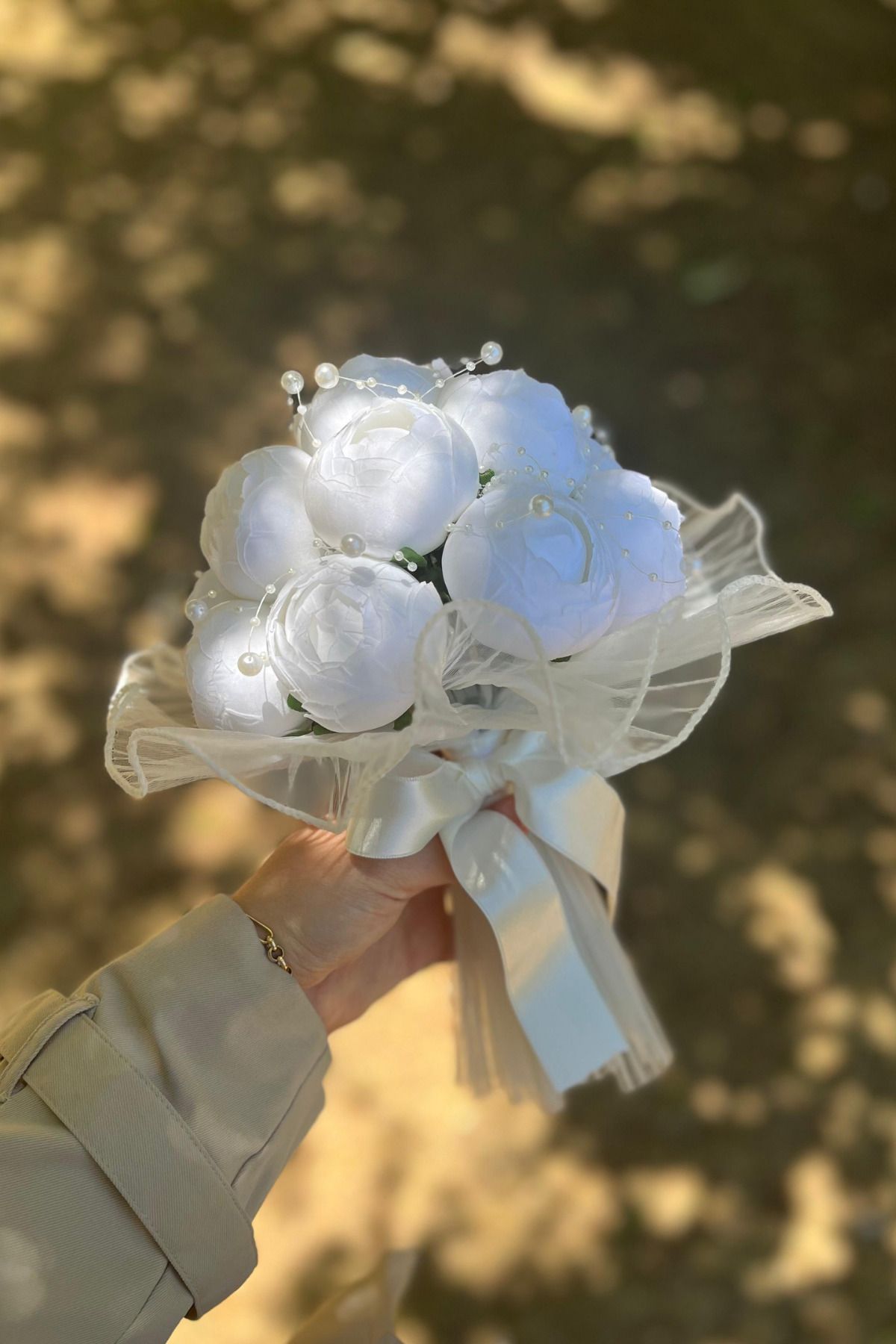 Luxe Floral Bouquet Ivory Elegance – 14’lü Şakayık Tül & İnci Detaylı Gelin Buketi Söz, Nişan, Nikah Özel Tasarım