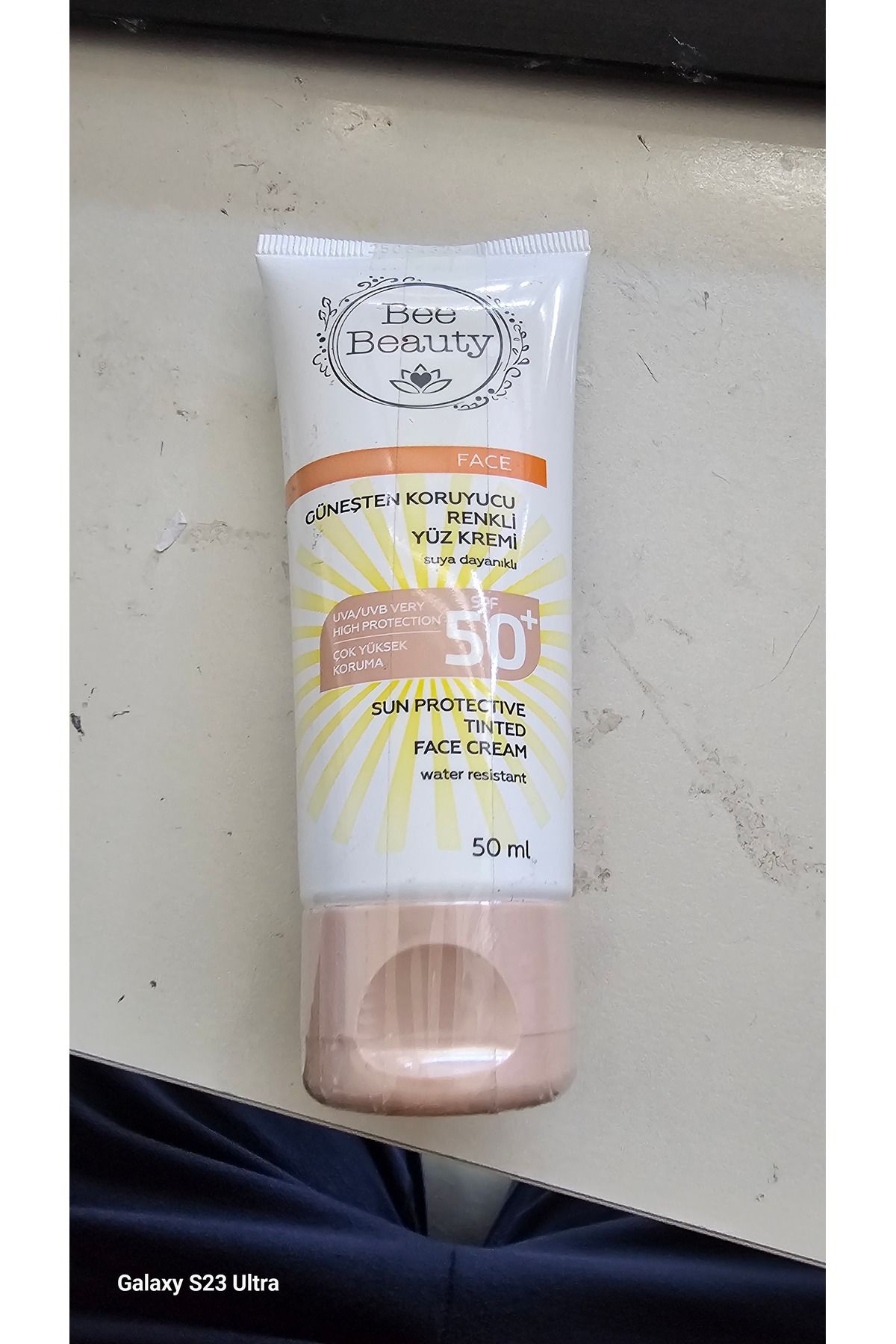 Bee Beauty GÜNEŞTEN KORUYUCU RENKLİ YÜZ KREMİ
