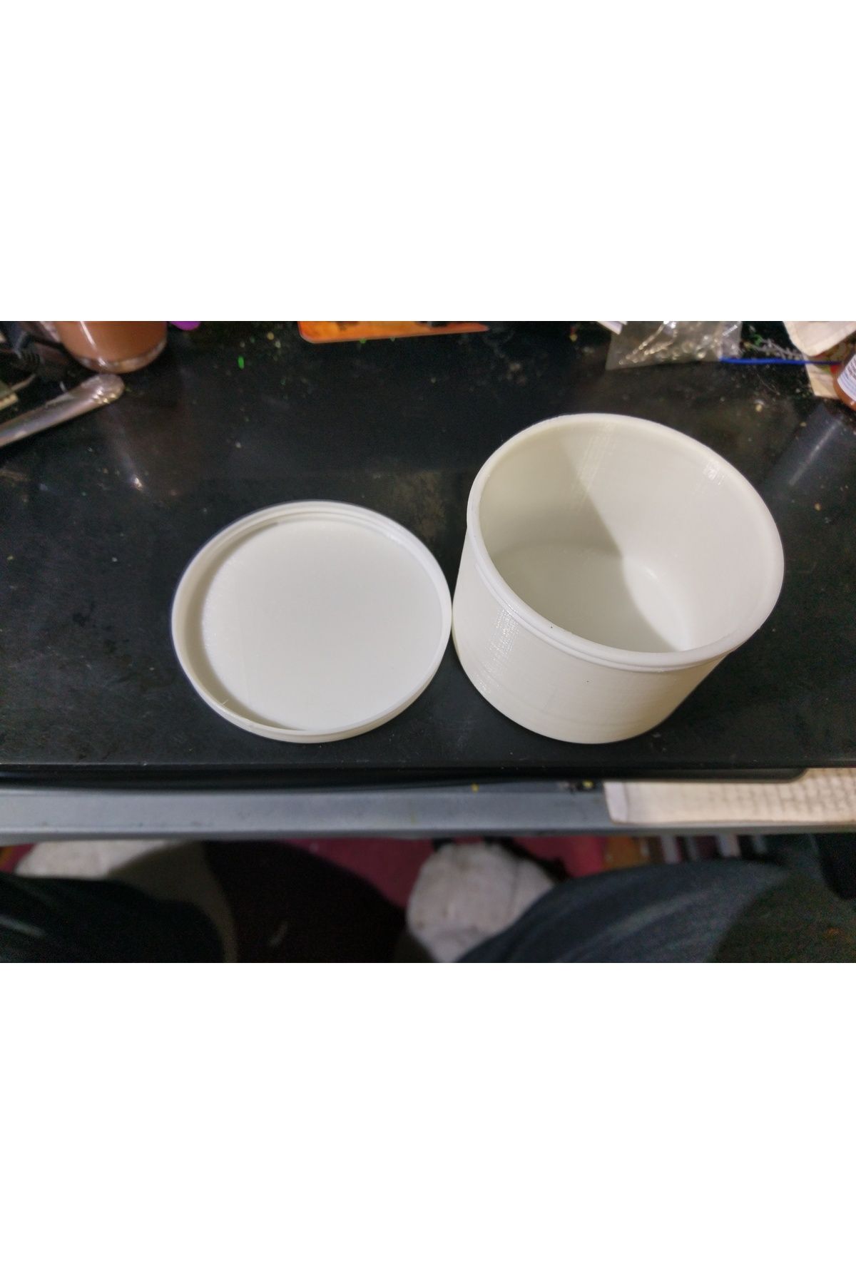 talaşoğlu Kapakta vidalı kap, 70mm x 50mm boyunda, 2mm kalınlığında