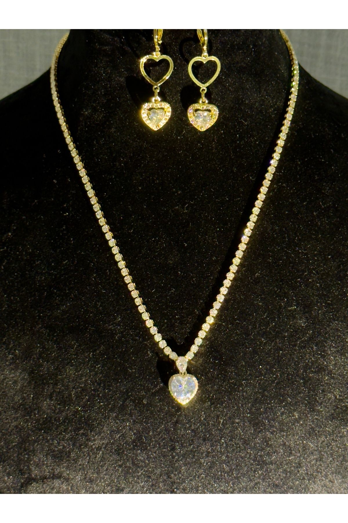 FASHİON JEWELRY Zerra Bella Kuyumcu Modeli Altın Renginde Kalpli Ve Taşlı Takım