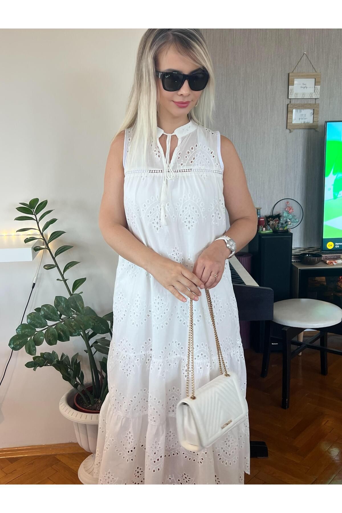 Cardella Kadın Beyaz Kolsuz Brode Elbise Fisto İşlemeli Elbise