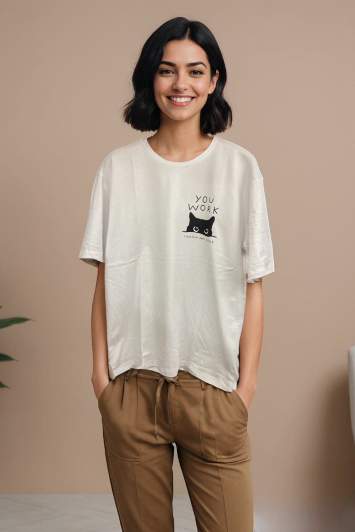 CANMODA "You Work – I Watch and Judge" Baskılı Oversize Tişört - Beyaz