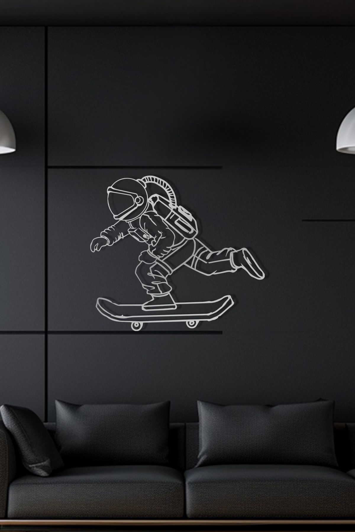 cncrafft Astronot Kaykaycı Metal Tablo – Modern ve Eğlenceli Duvar Dekoru