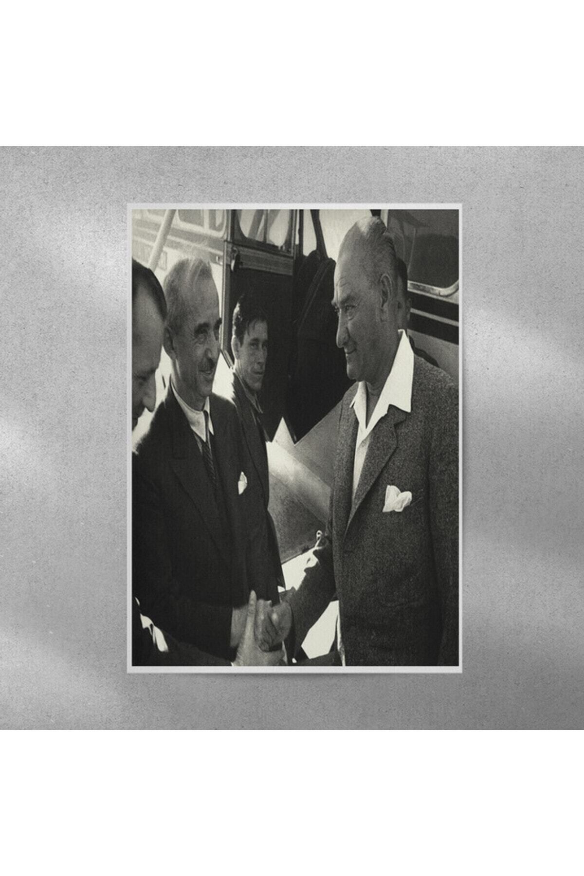 Elioure 35x50 cm Atatürk Temalı Poster, Şık ve Anlamlı Dekorasyon Parçası