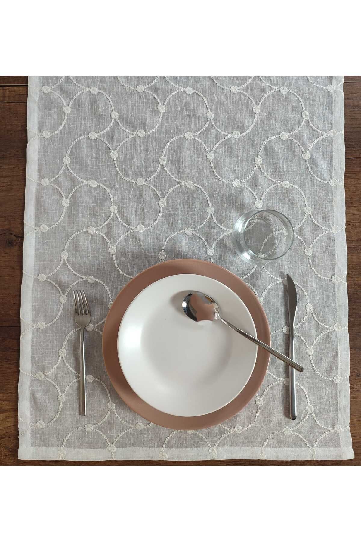 Elioure 53x132 cm Nakışlı Krem Polyester Tek Parça, Şık ve Hafif Tasarım