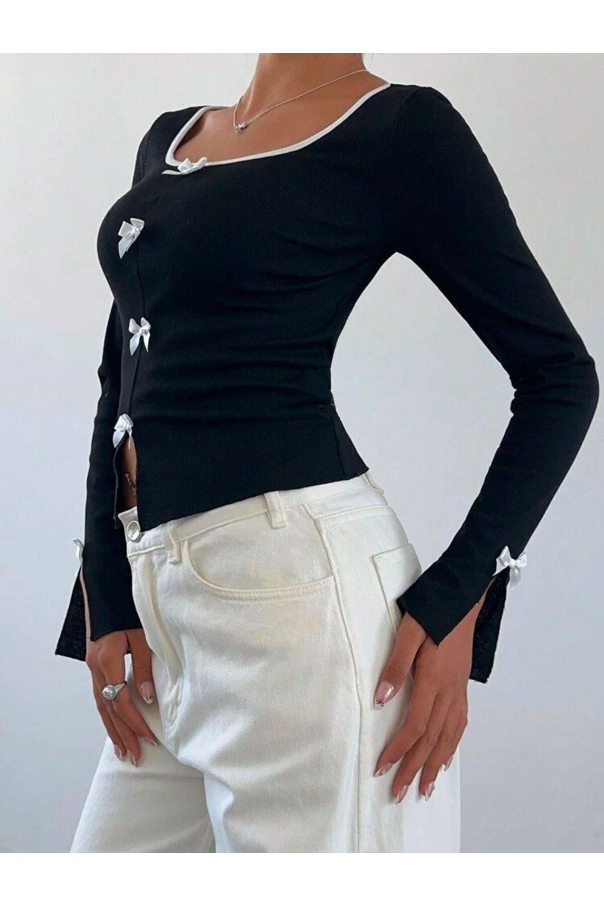 Gofeel-Black Ribbon Low-Cut Long Sleeve Crop 2