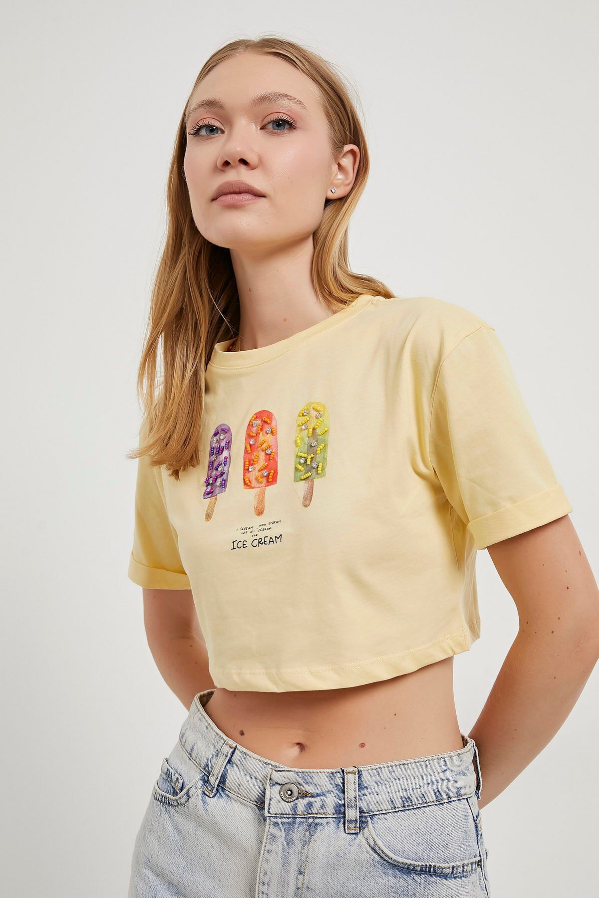 Arma Life ARMALIFE 4005 DONDURMA BONCUK NAKIŞLI BİS YAKA CROP KADIN T-SHIRT