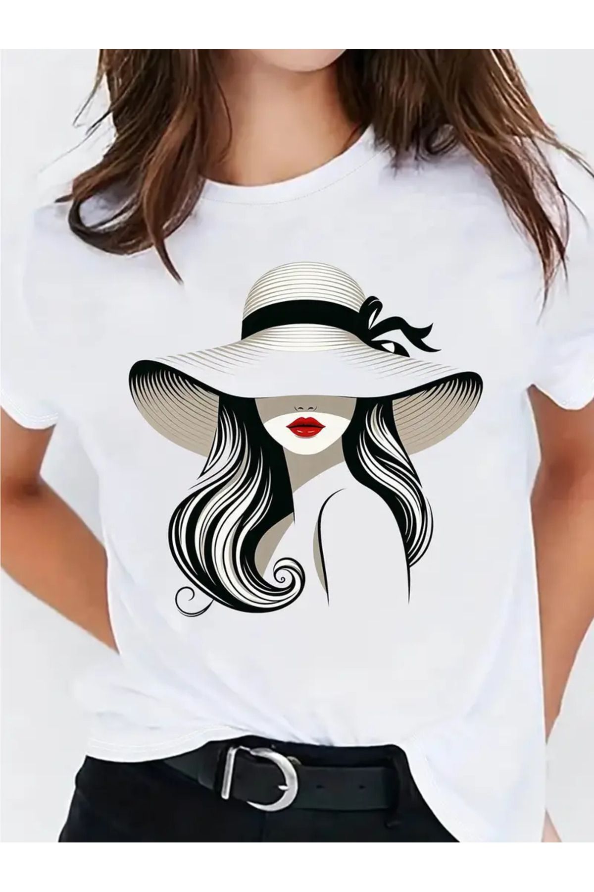 HOFFNUNG T SHIRT A LADY WITH A HAT oversize