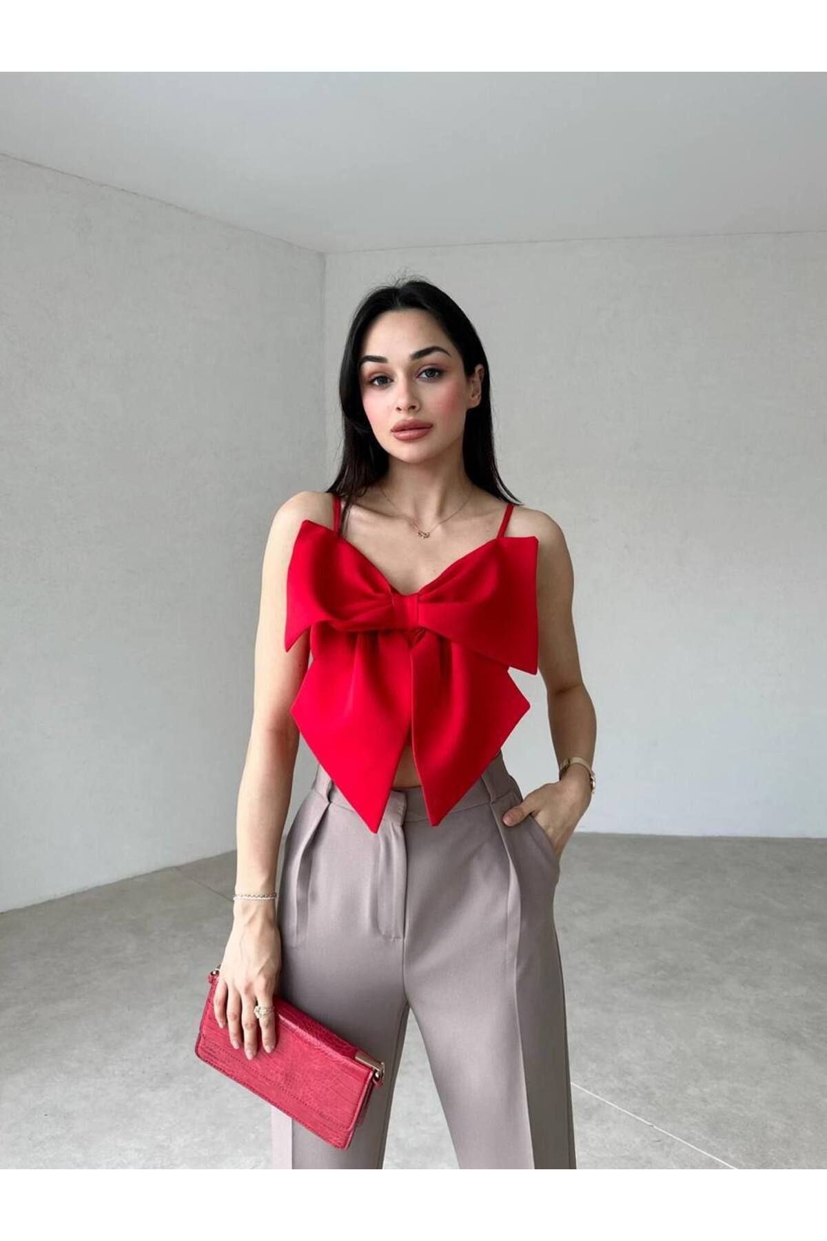 MODA DURAĞI Kadın İnce Askılı Fiyonk Detaylı Kaliteli Bluz