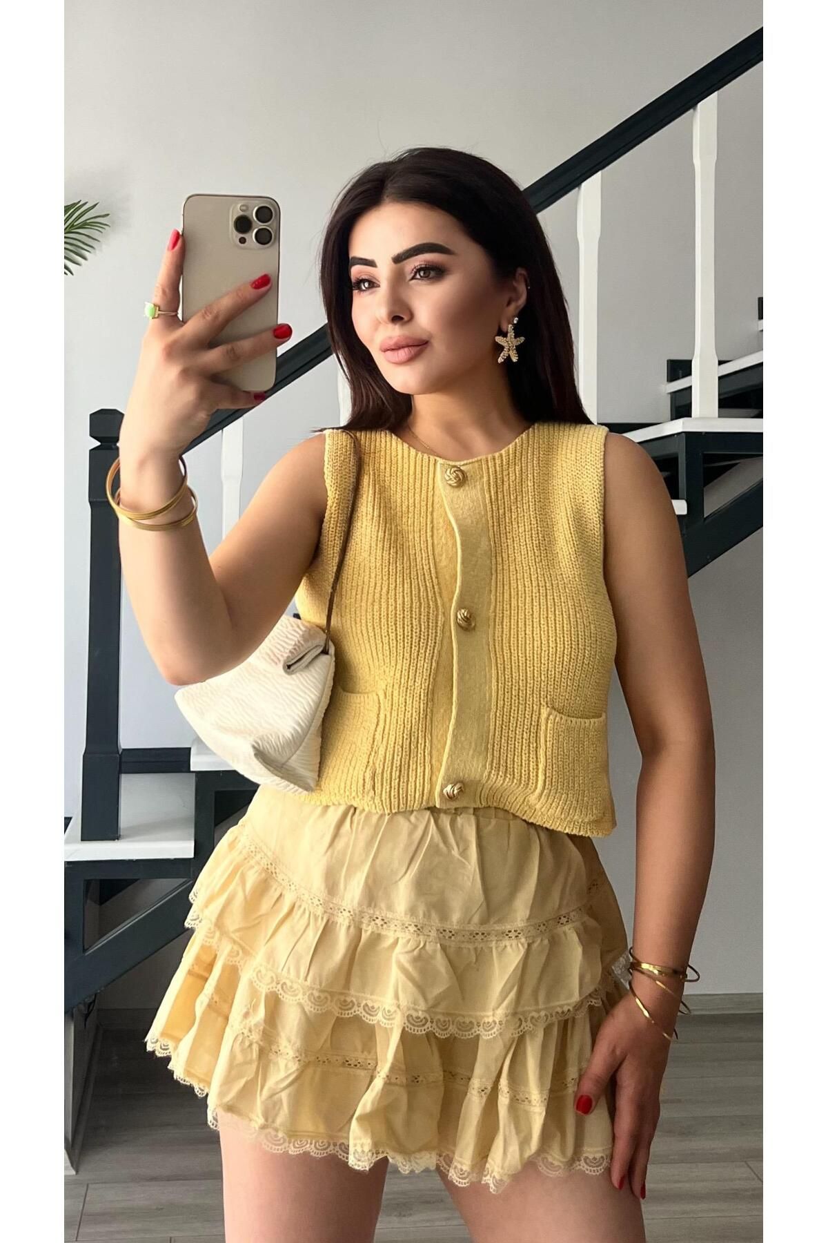 Oslove Sarı Sıfır Kol Gold Düğme Triko Yelek