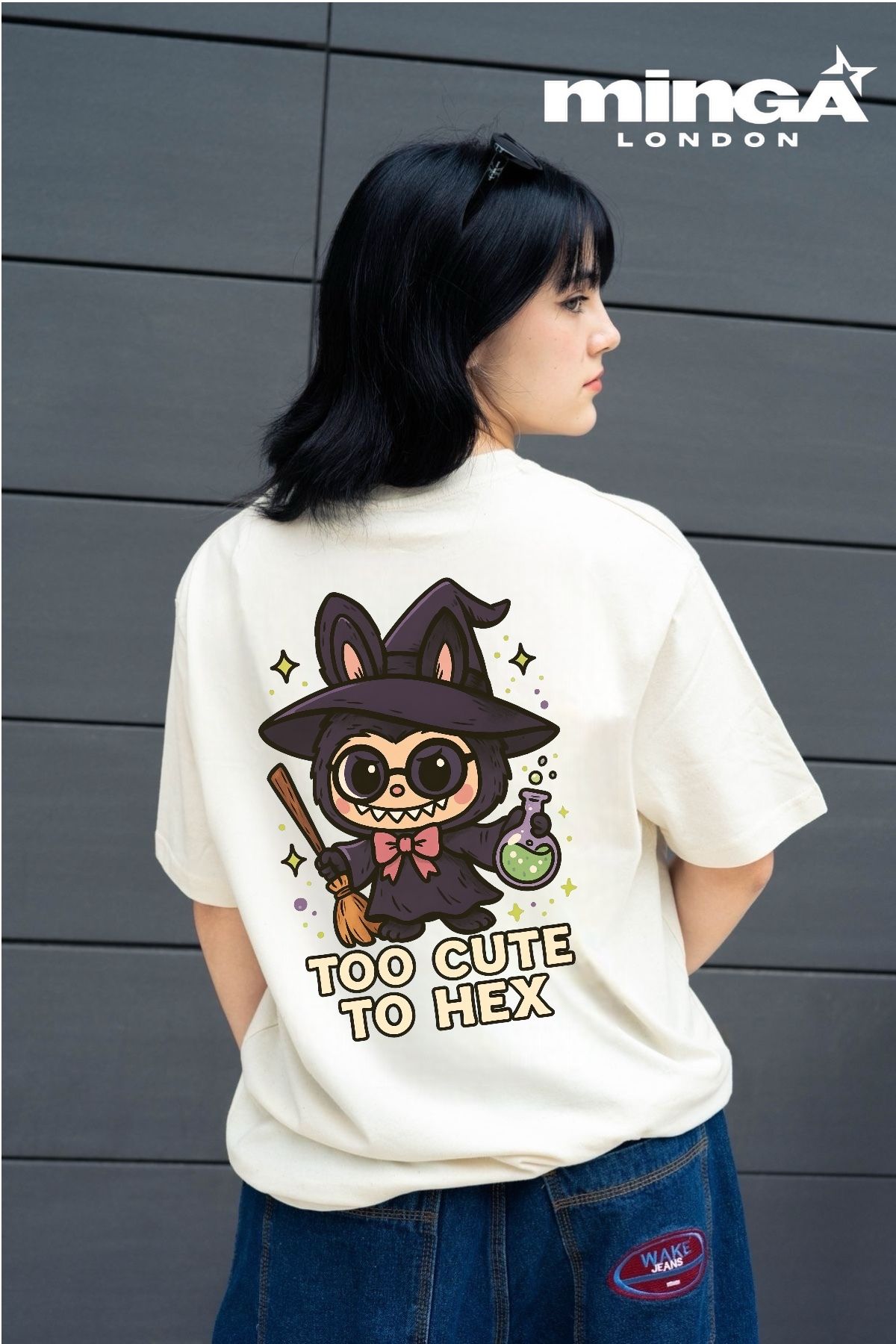 Minga London Bej Labubu Black Witch Baskılı Oversize Tshirt -Minga London