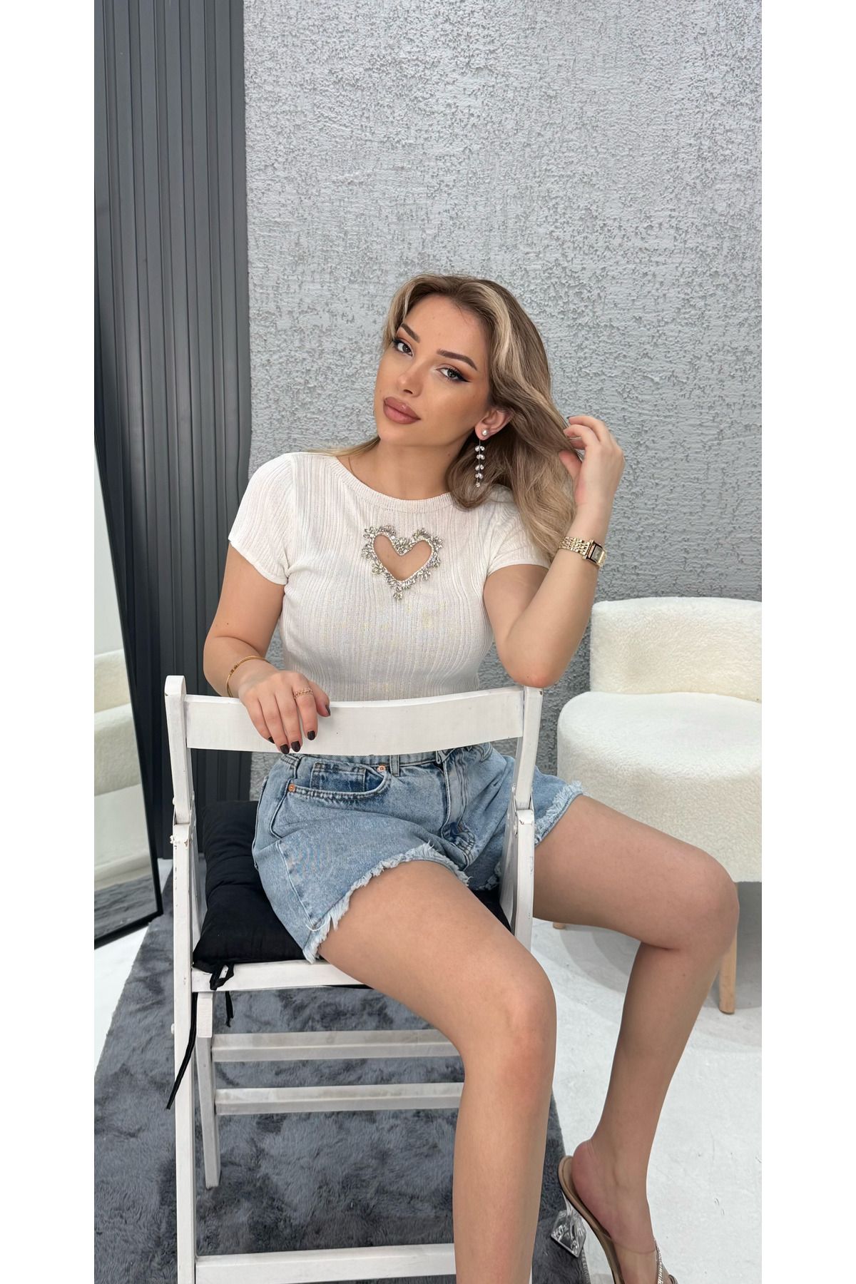 Neva Wear Glow Taş İşlemeli Kalp Detaylı Yarım Kollu Crop Triko Tişört