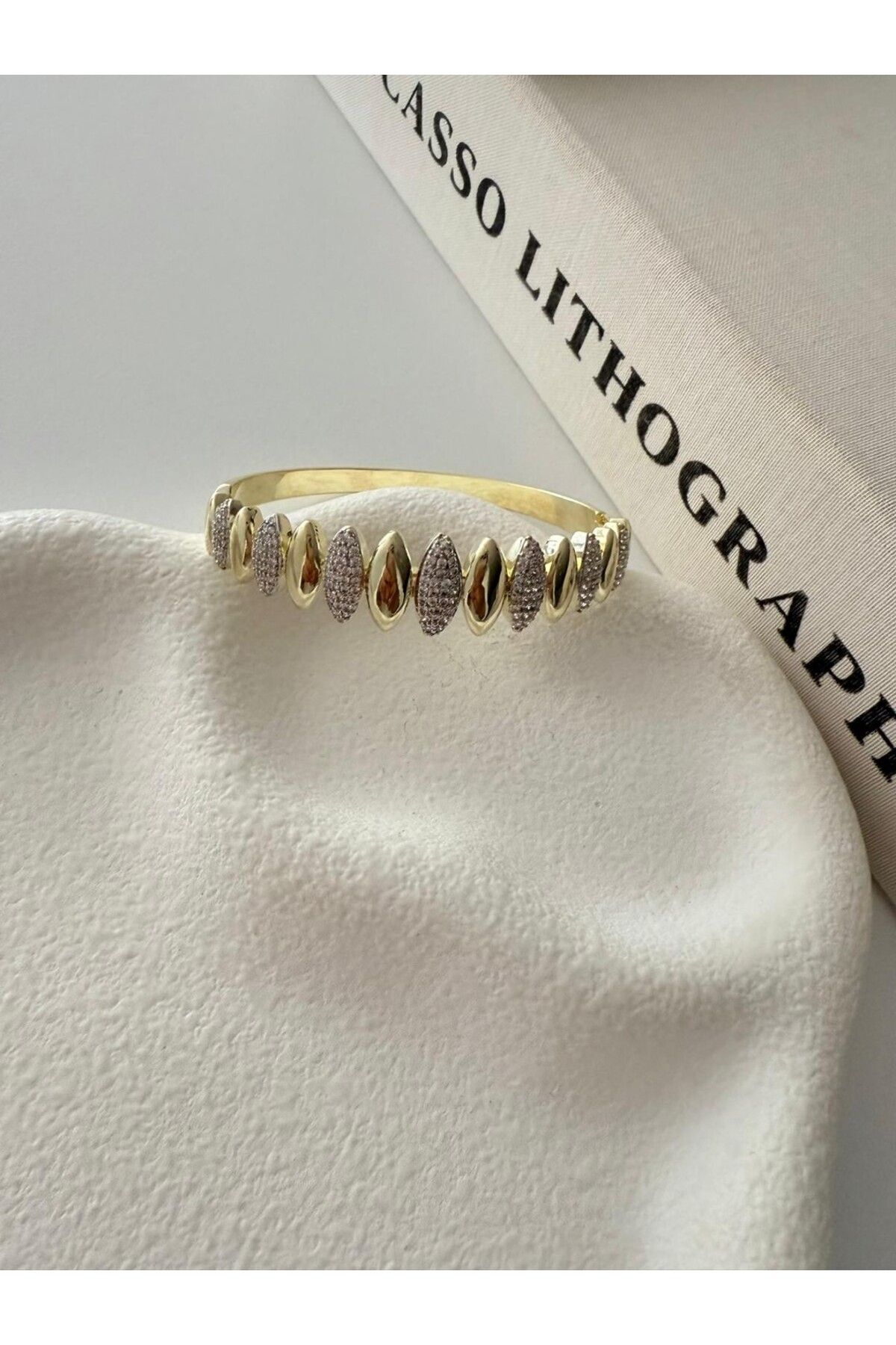 illys Gold Plaka ve Zirkon Taşlı Plaka Detay Altın Kaplama Bilezik