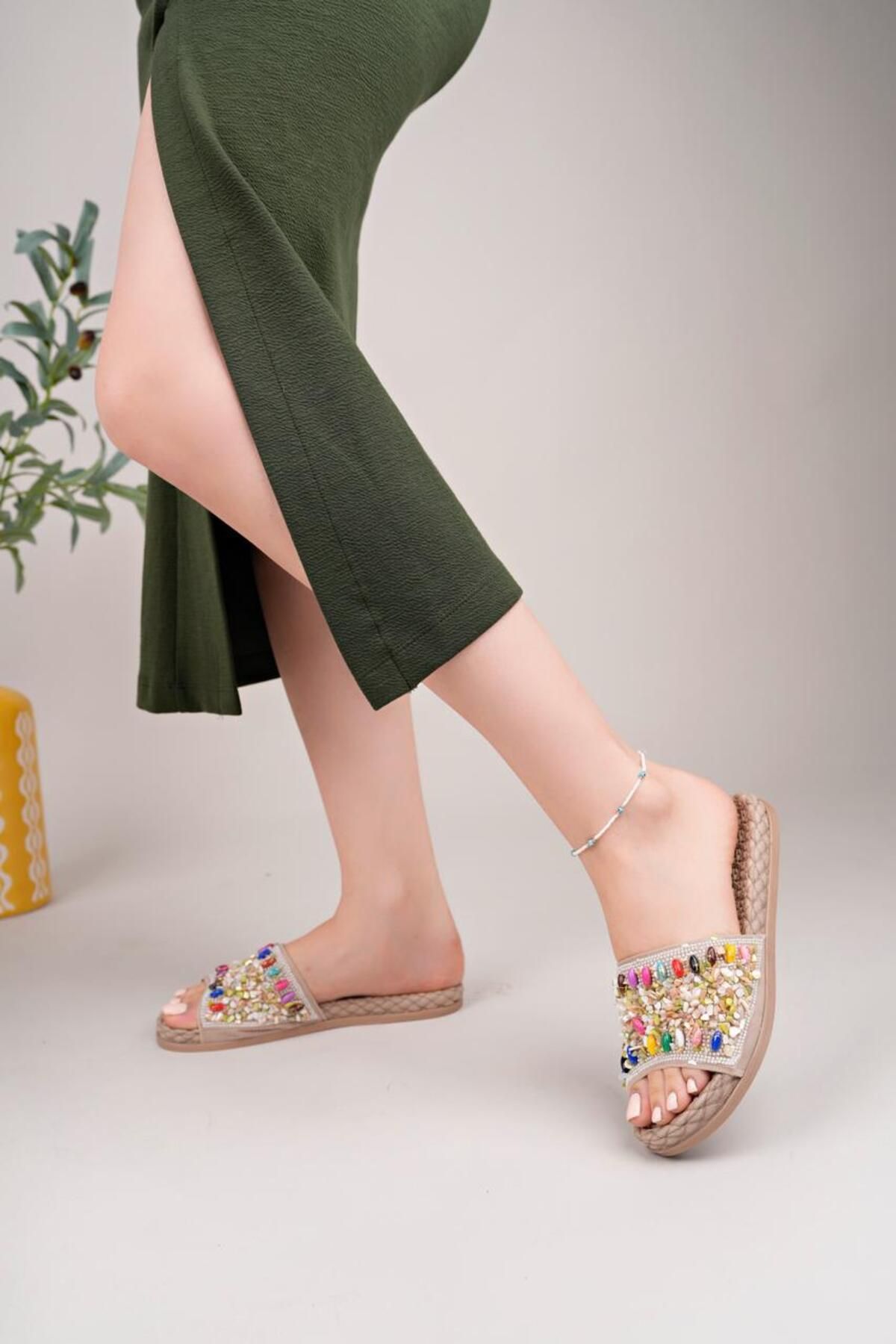 rabellashoes rabella 2025 yaz sezon krem renk taşlı model terlik