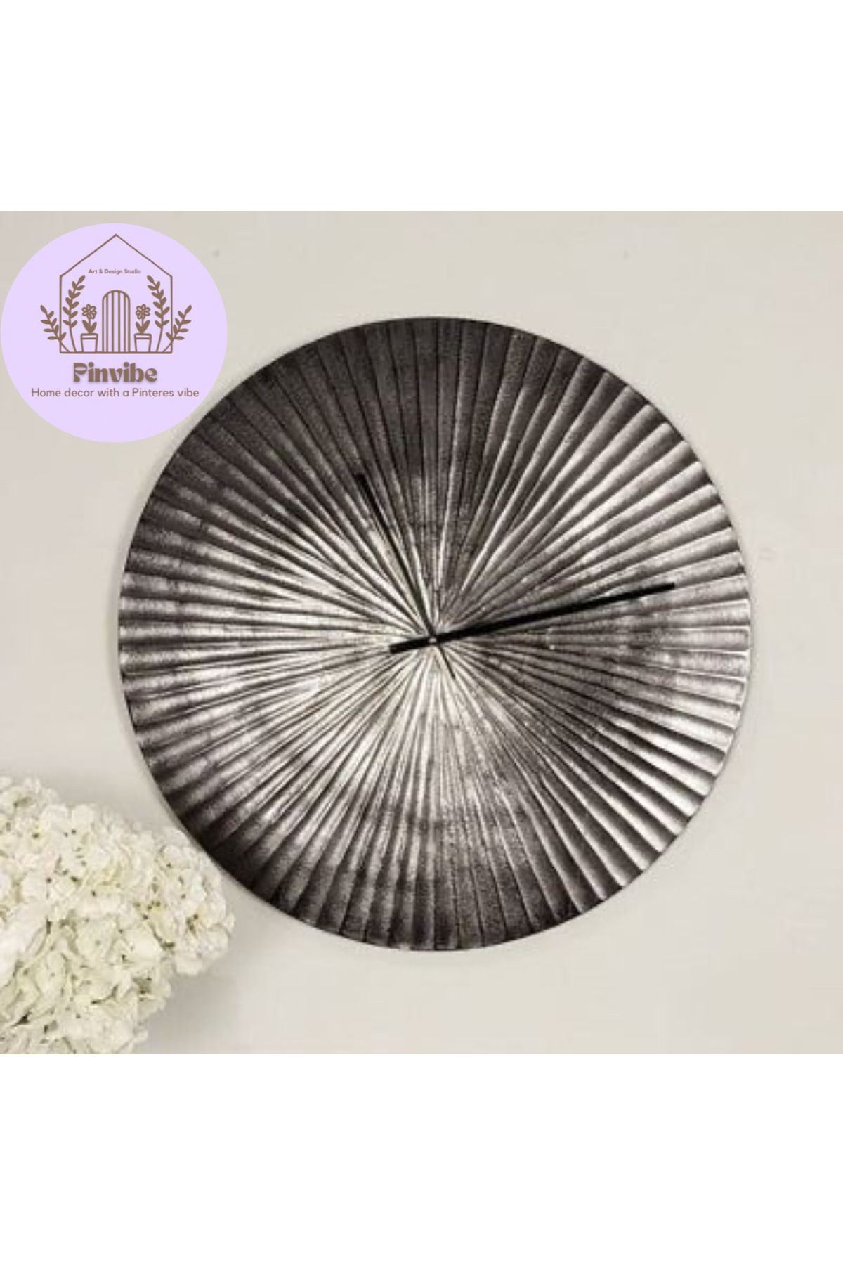 Dekorart PinVibe El Yapımı Kabartmalı Duvar Saati – Tam Gümüş Renk (30 cm)