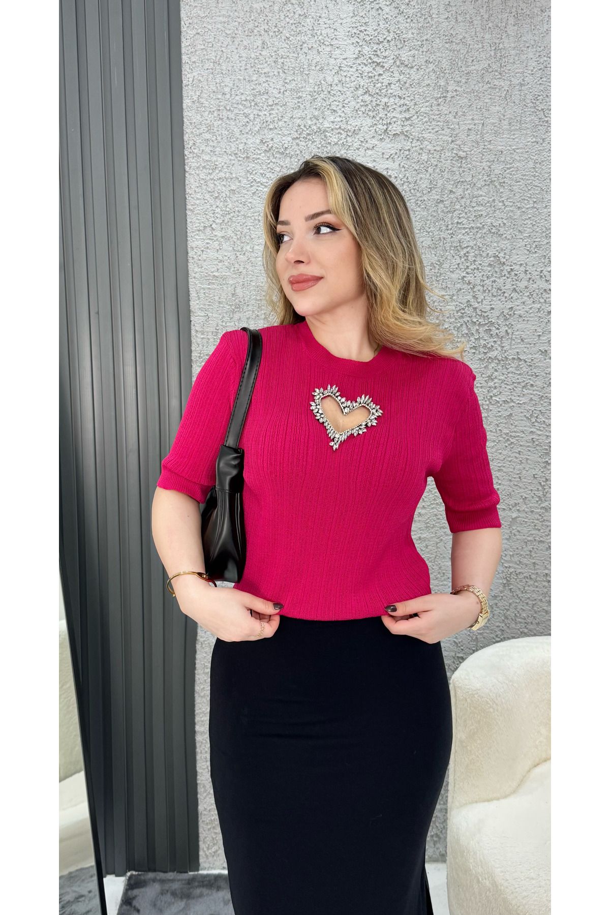 Neva Wear Glow Taş İşlemeli Kalp Detaylı Yarım Kollu Triko Tişört