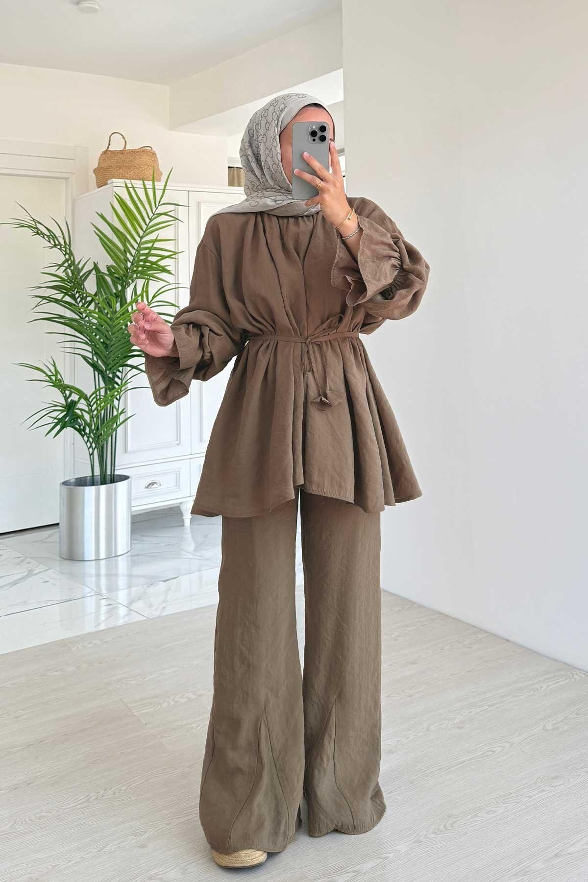 Ka Hijab Belden Bağlamalı Rahat Kesim Takım - Kahverengi