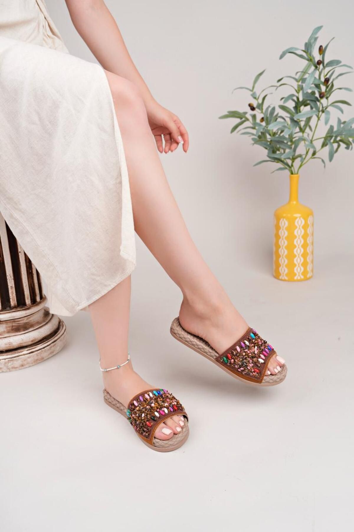 rabellashoes rabella 2025 yaz sezon kahverengi renk taşlı model terlik