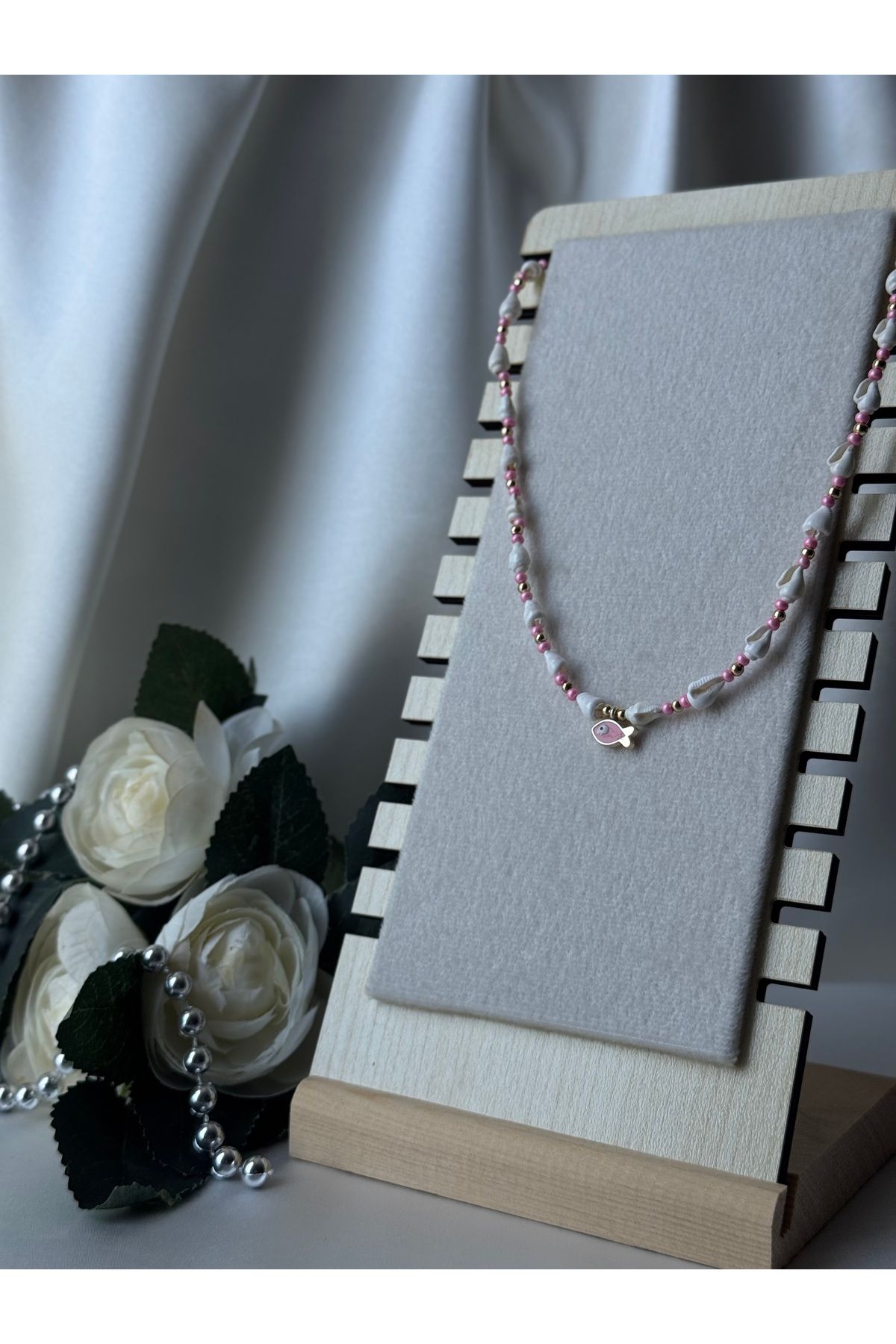 FASHİON JEWELRY Altın Renkli Boncuklu Ufak Deniz Kabuklu İnce Figürlü Bijuteri Kolye
