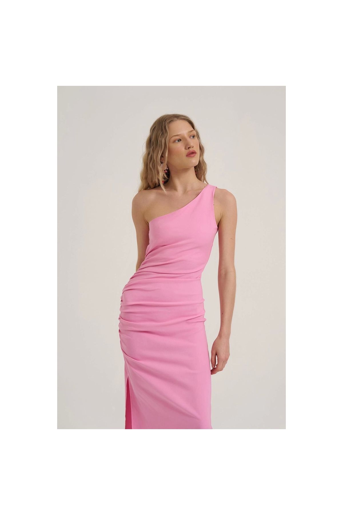 OllaCollection Yırtmaç Ve Büzgülü Elbise Pembe