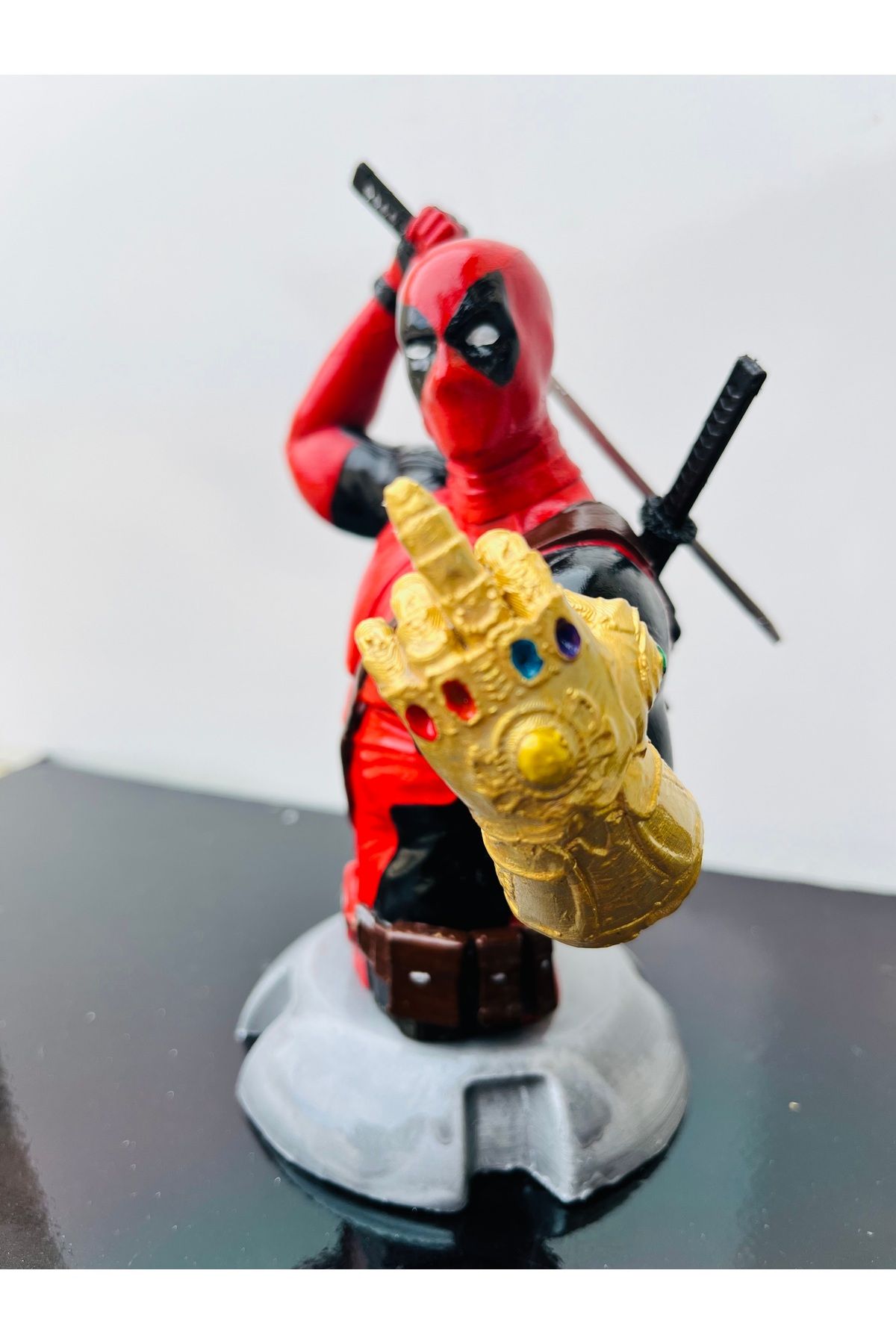 3DUNİVERSEOFMODELS Deadpool 3D Figür Sonsuzluk Eldiveni