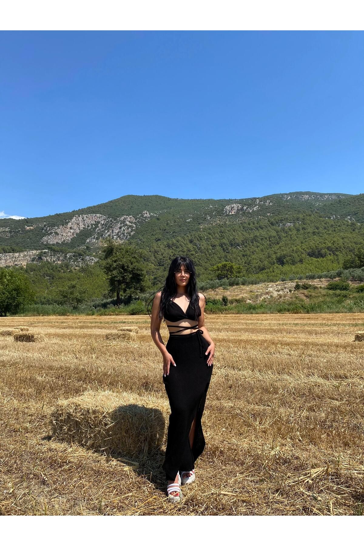 Butik Bohem Tarz Trendy Plaj Kombini – Yazlık Triko Alt Üst Set Bağlamalı Bikini Üst ve Yırtmaçlı Etek