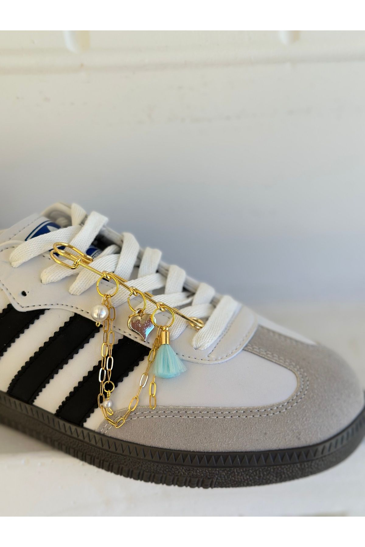 SERENA BD AYAKKABI CHARM SNEAKER CHARM ÇENGEL İĞNE ZİNCİRLİ PÜSKÜLLÜ