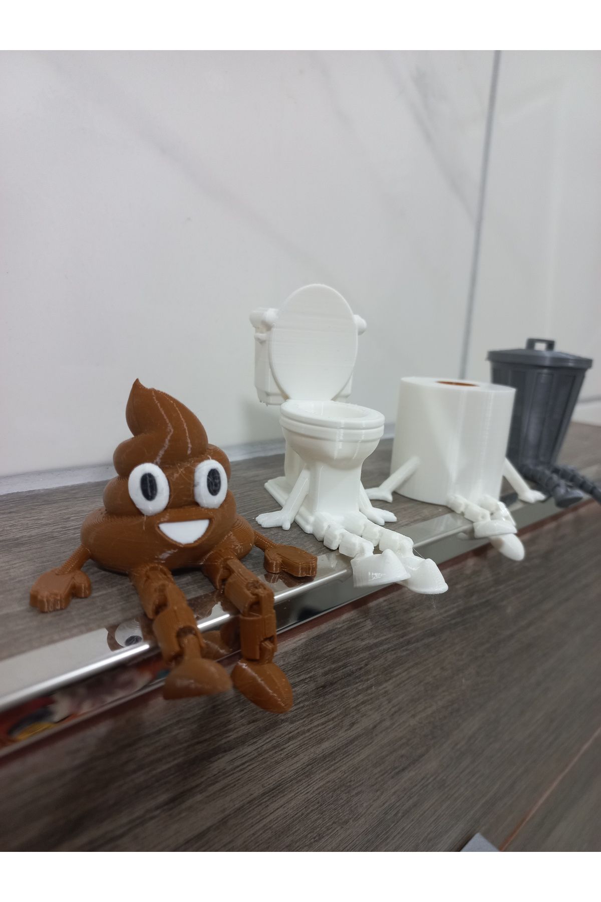 Mescolare 4'lü Eğlenceli Banyo Dekoratif Mizahi Figür Seti /tuvalet Kağıdı, Kaka Emojisi, Çöp Kovası, Klozet