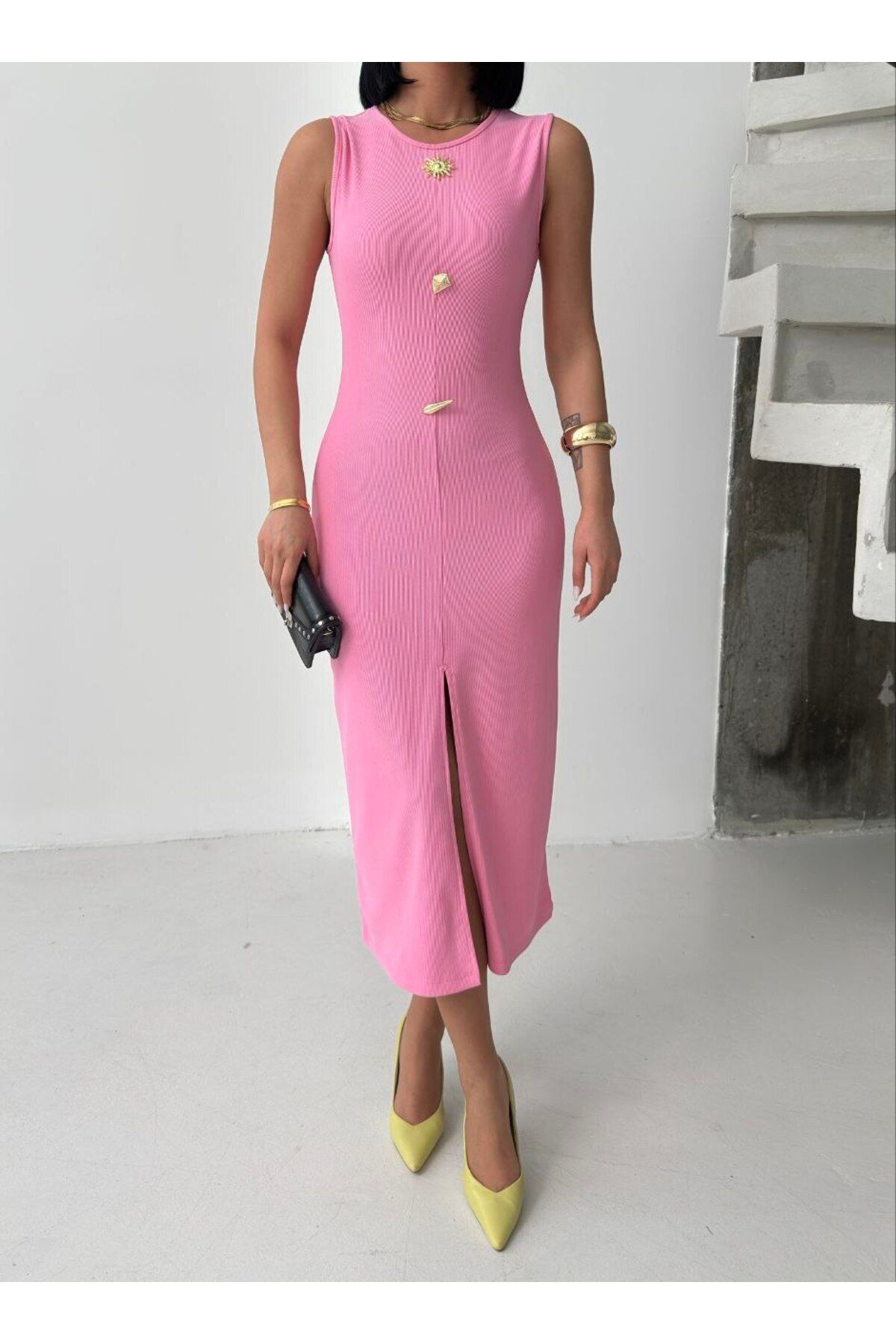 MODA Pembe ottoman güneş düğme detay yırtmaçlı elbise