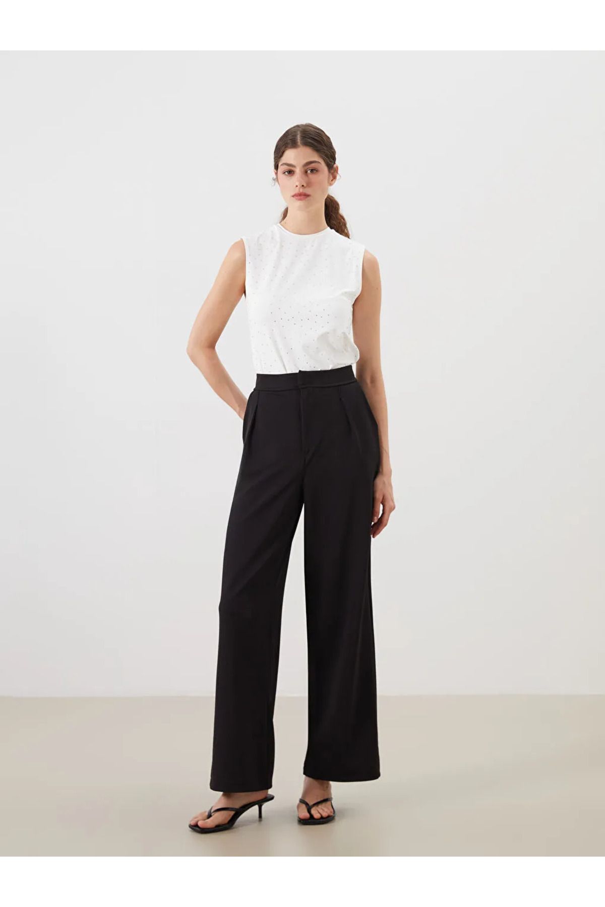 LC Waikiki LCW Modest Siyah Loose Fit Pileli Kadın Pantolon