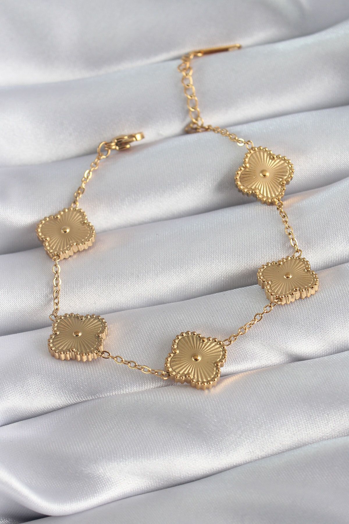 Toptan Bulurum 316L Çelik Gold Renk Yonca Model İşleme Detay Kadın Bileklik