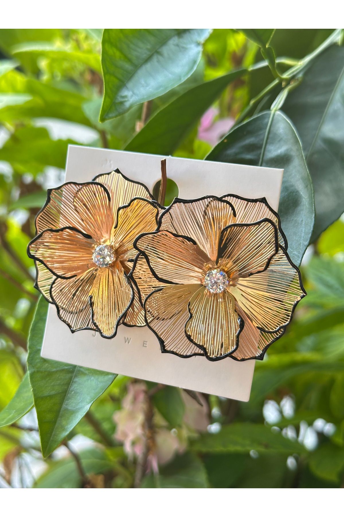 The Simu-Flower Pattern Zircon Stone Transparent Earrings 3