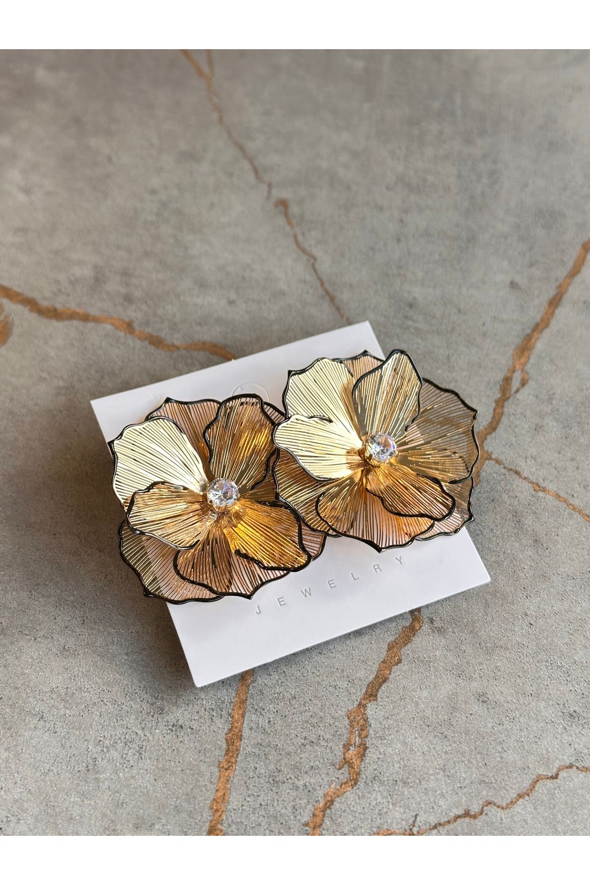 The Simu-Flower Pattern Zircon Stone Transparent Earrings 2