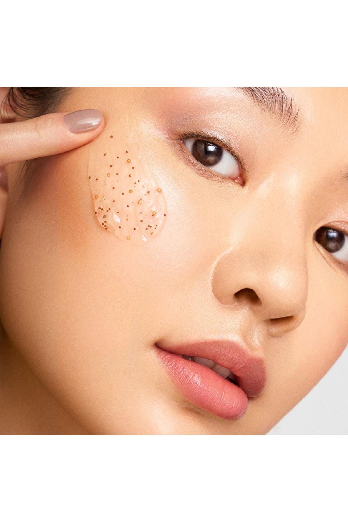 Zen Routine Multifunctional Çok Amaçlı Bronzlaştırıcı Işıltılı Jel — خاکستری 45691 — تصویر 2 از 3