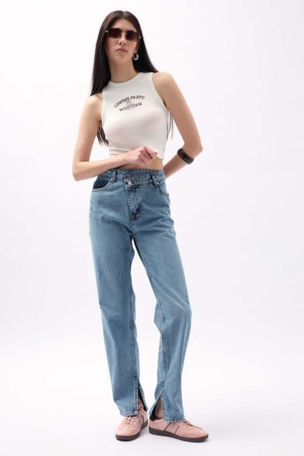 modamtn Asimetrik Bel Paça Yırtmaçlı Jean