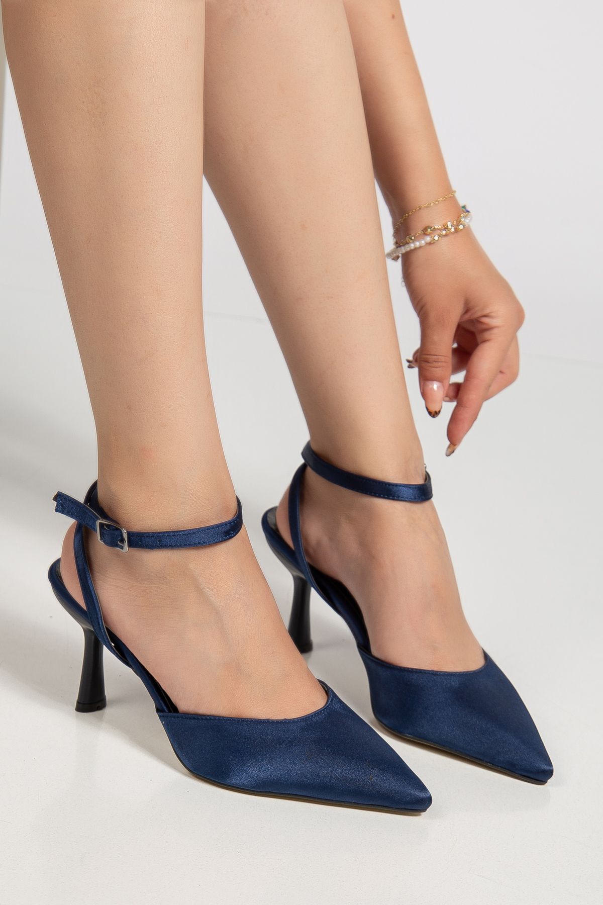 LEMUES SHOES Kadın Tokalı Burnu Sivri Lacivert Ayakkabı