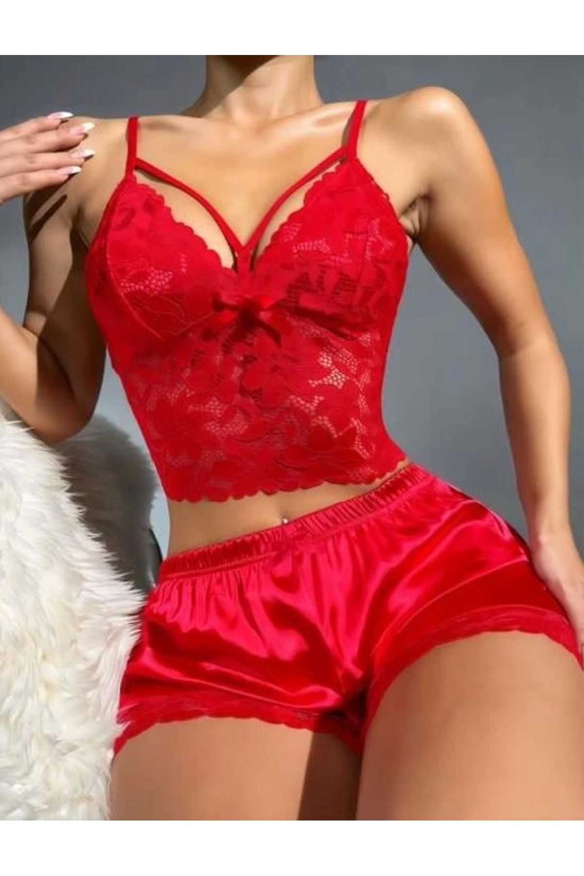 Nemere Kırmızı Dantelli Büstiyer İnce Askılı Saten Şortlu Takım