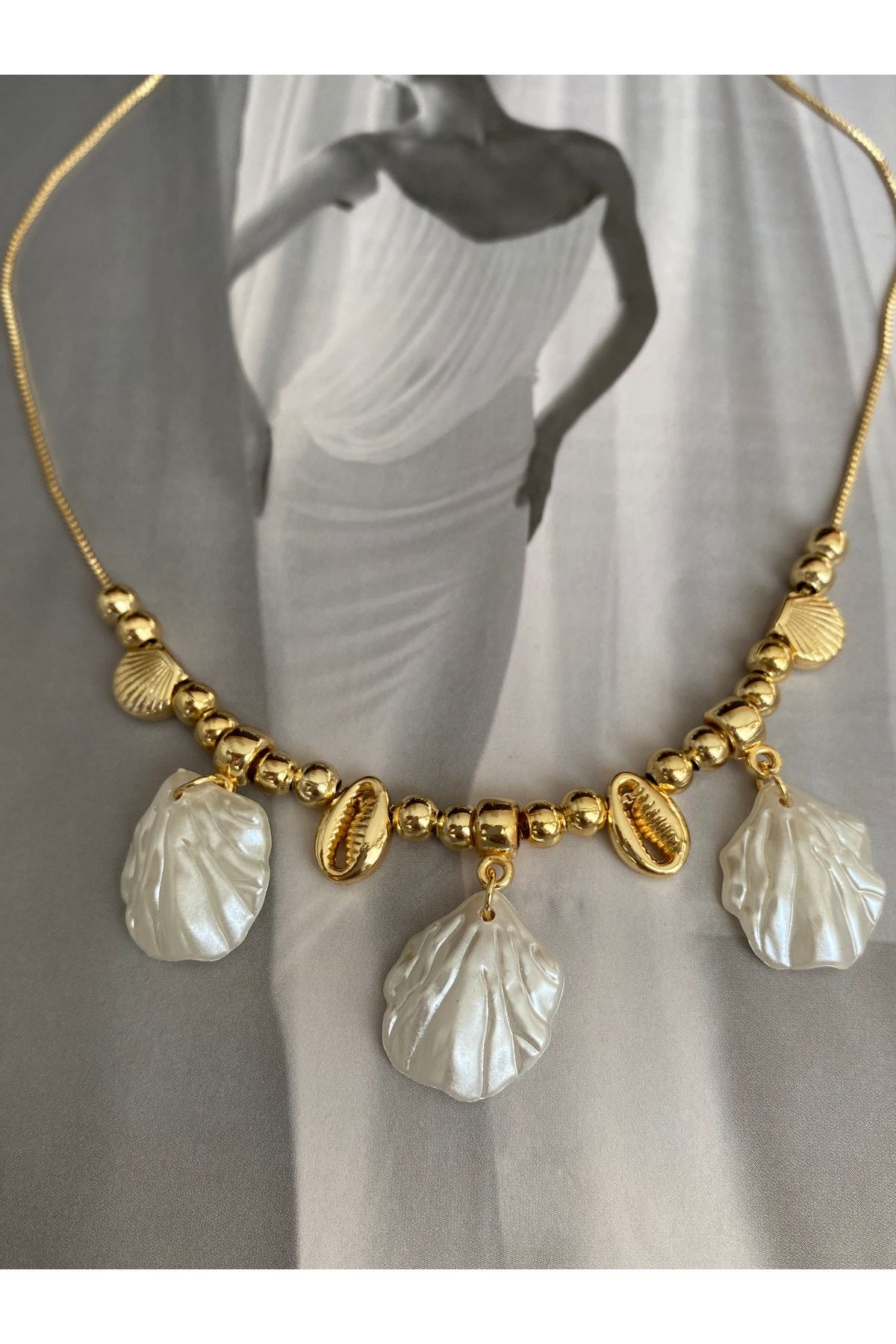 Pinery Jewels Sıralı Deniz Kabuğu İncili Yazlık Kadın Kolye – Modern ve Şık Tasarım