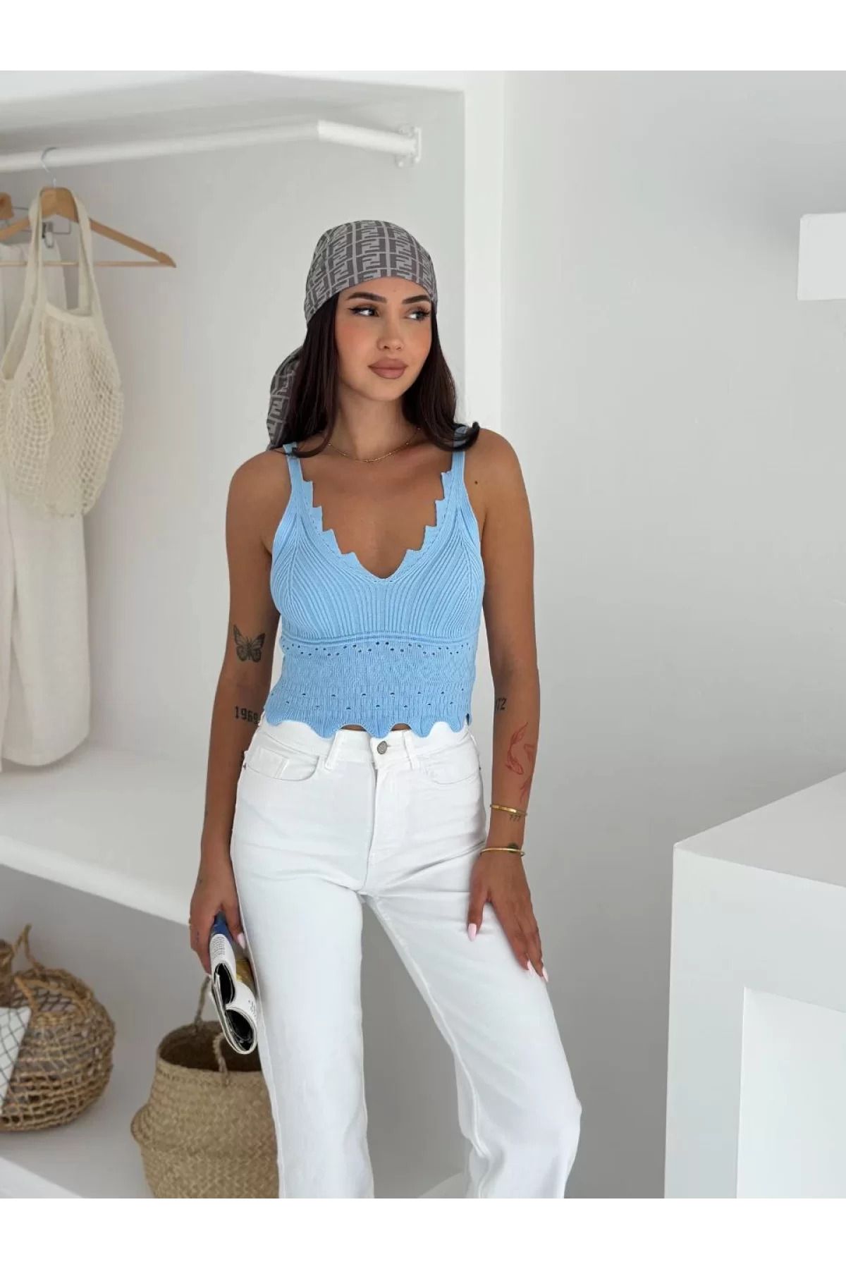 ruum fashions V Yaka Askılı Arkası Açık Triko Crop