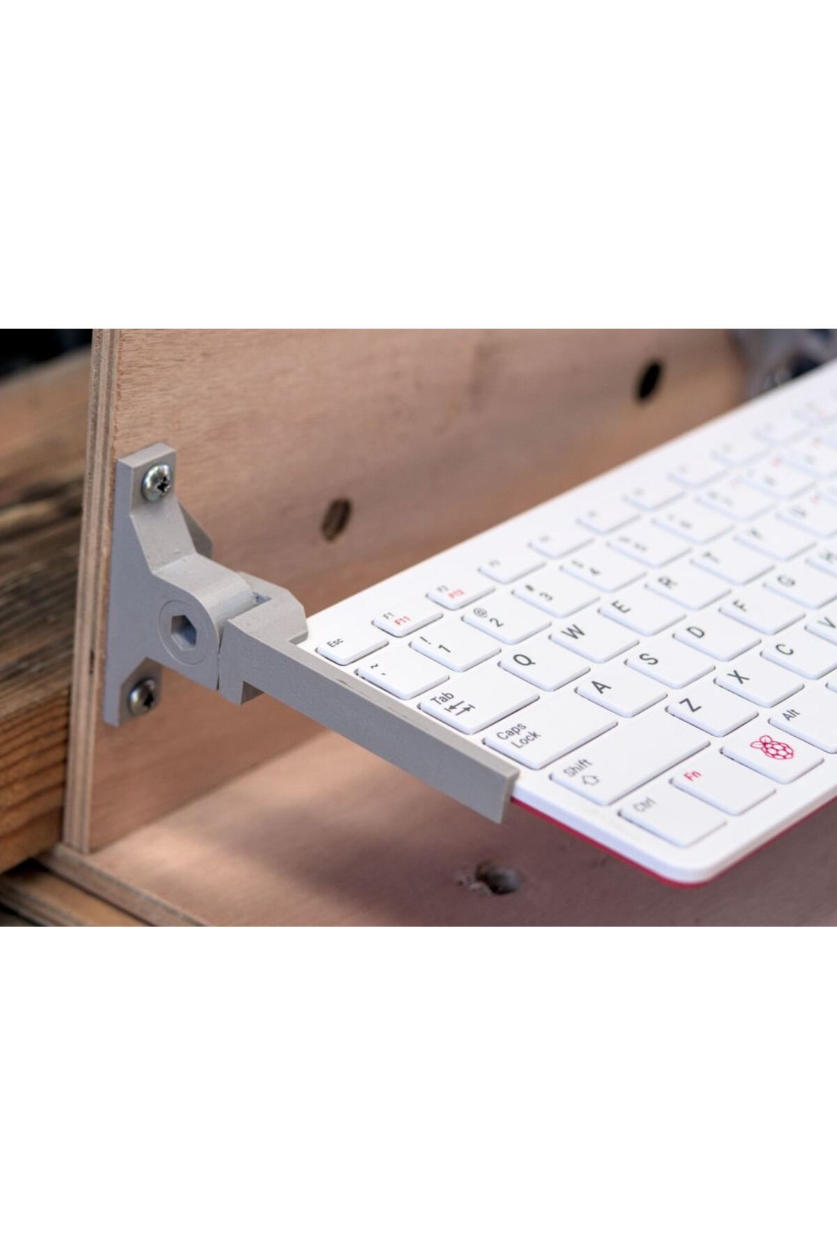 Lucest raspberry pi 400 klavye menteşeli duvara montaj aparatı (Plastik Aparattır!!!)