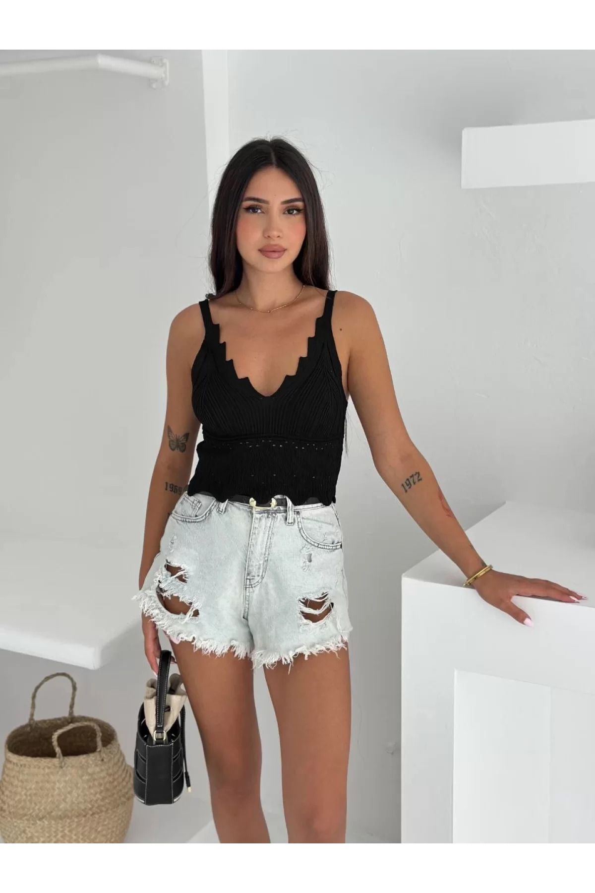 ruum fashions V Yaka Askılı Arkası Açık Triko Crop